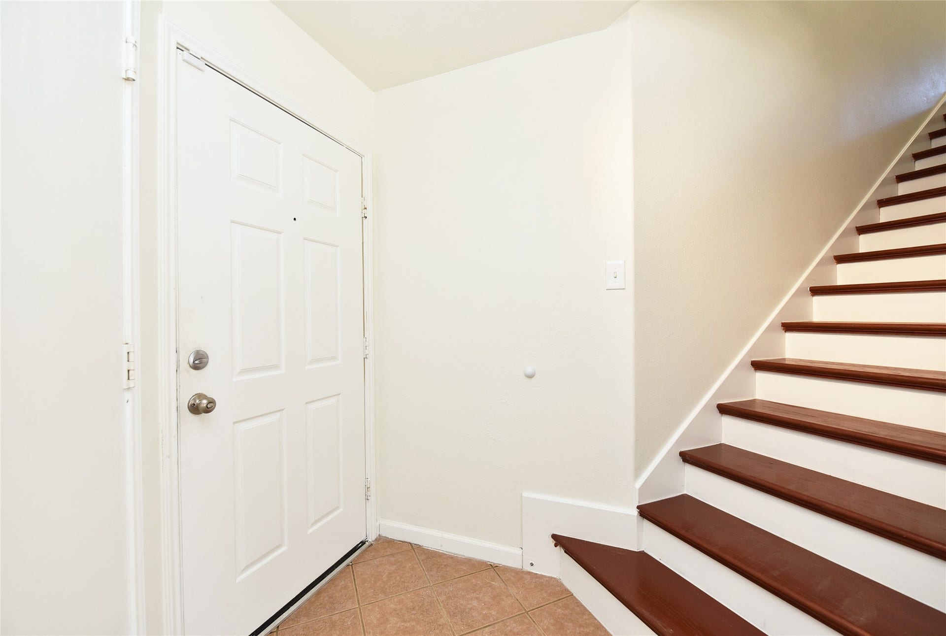 6711 Haven Forest Lane, Rosenberg, TX 77469 Notice the wood clad stair case. Easy to keep clean. No need to drag a vacuum.