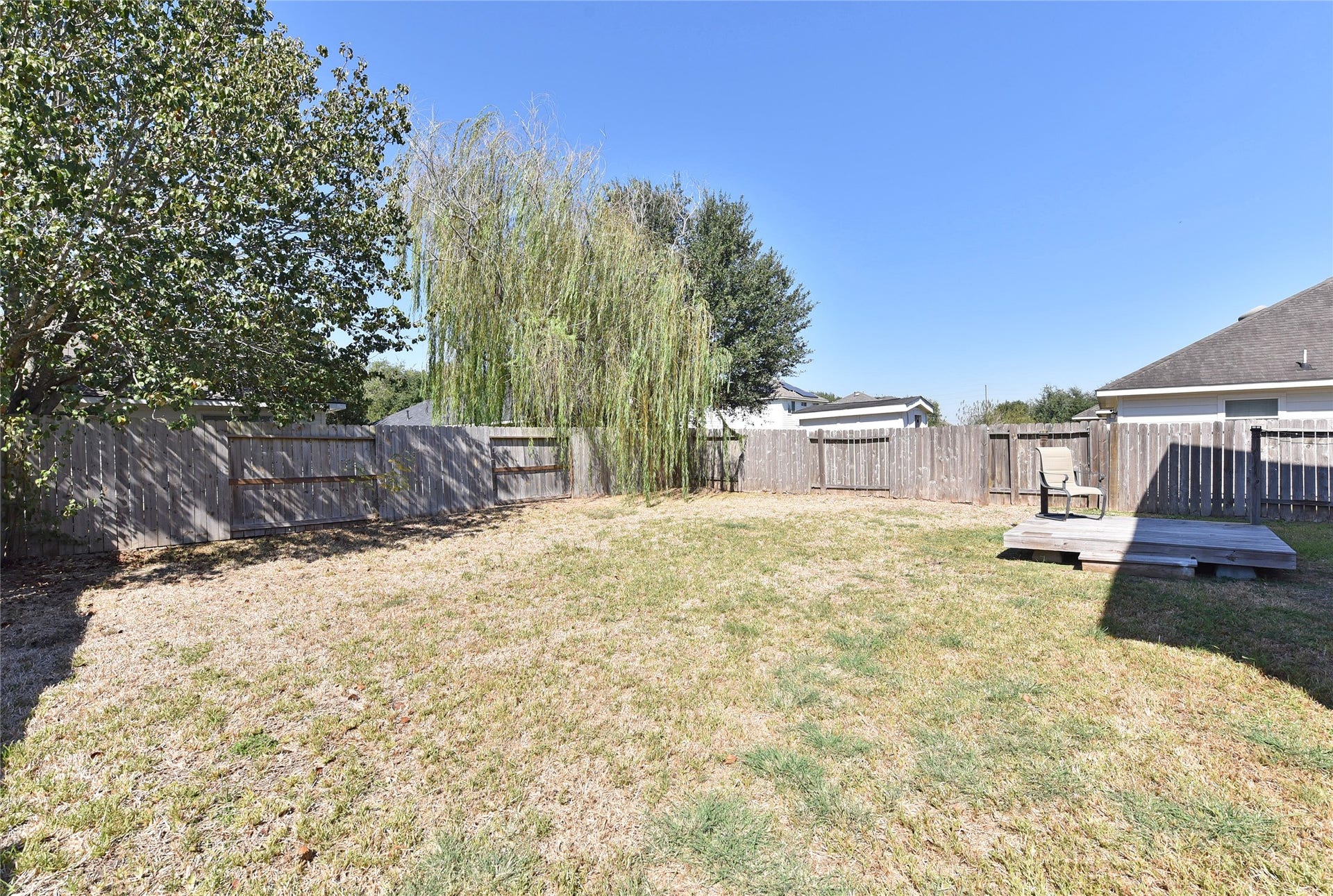 6711 Haven Forest Lane, Rosenberg, TX 77469 Large yard with a raised deck.