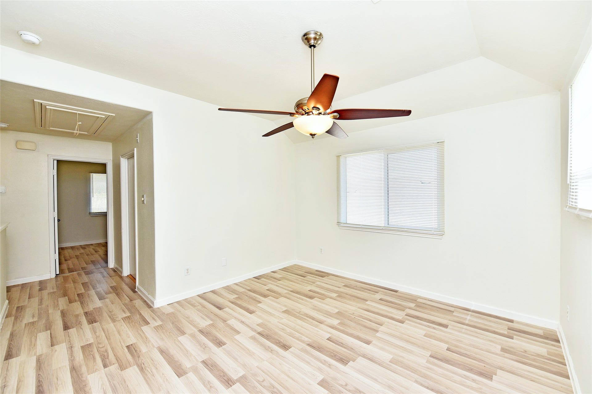 6711 Haven Forest Lane, Rosenberg, TX 77469 Game room looking toward 1 of the 3 upstairs bedrooms.