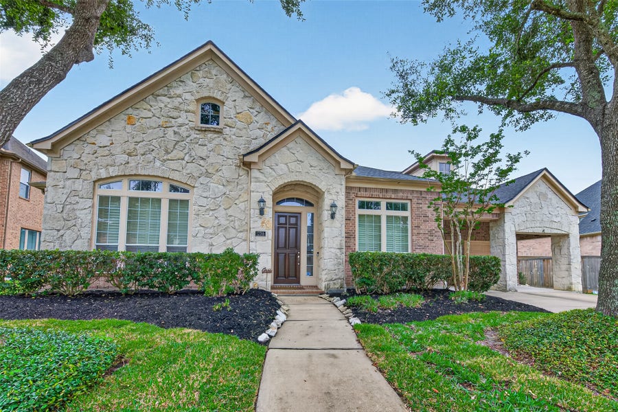 Property photo for 12316 Bend Creek Lane, Pearland, TX