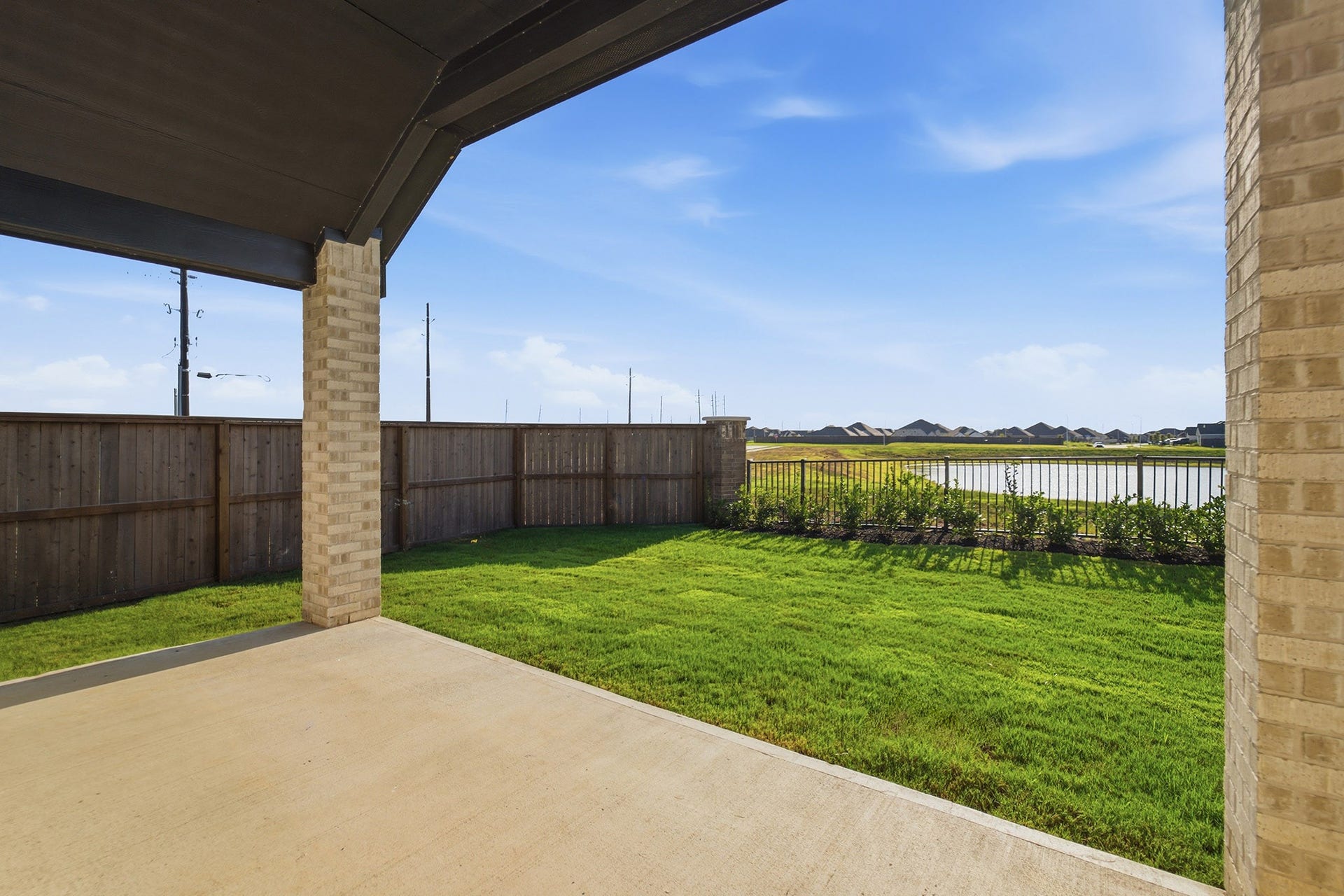 7942 Jade Crest Drive, Angleton, TX 77515