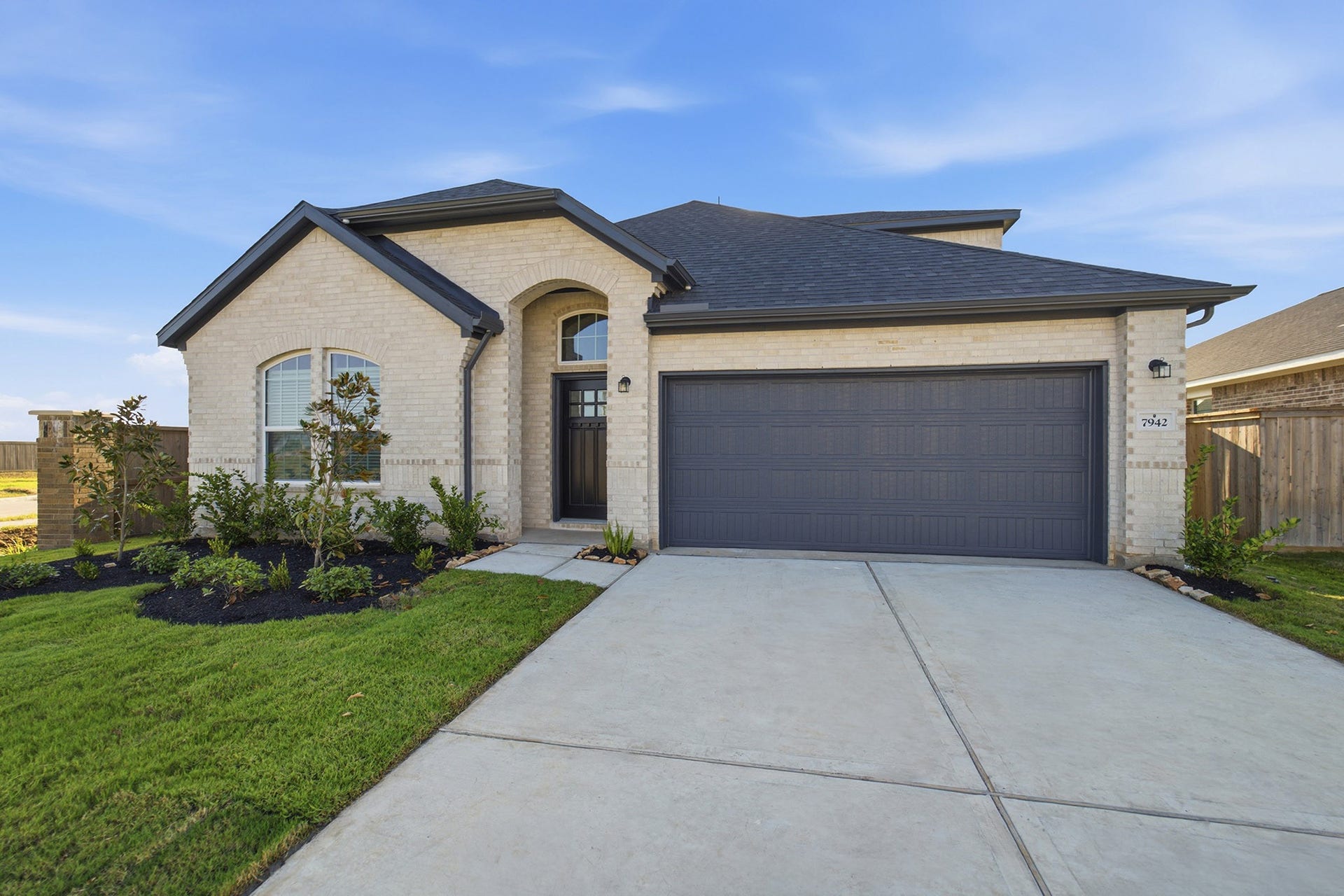 7942 Jade Crest Drive, Angleton, TX 77515