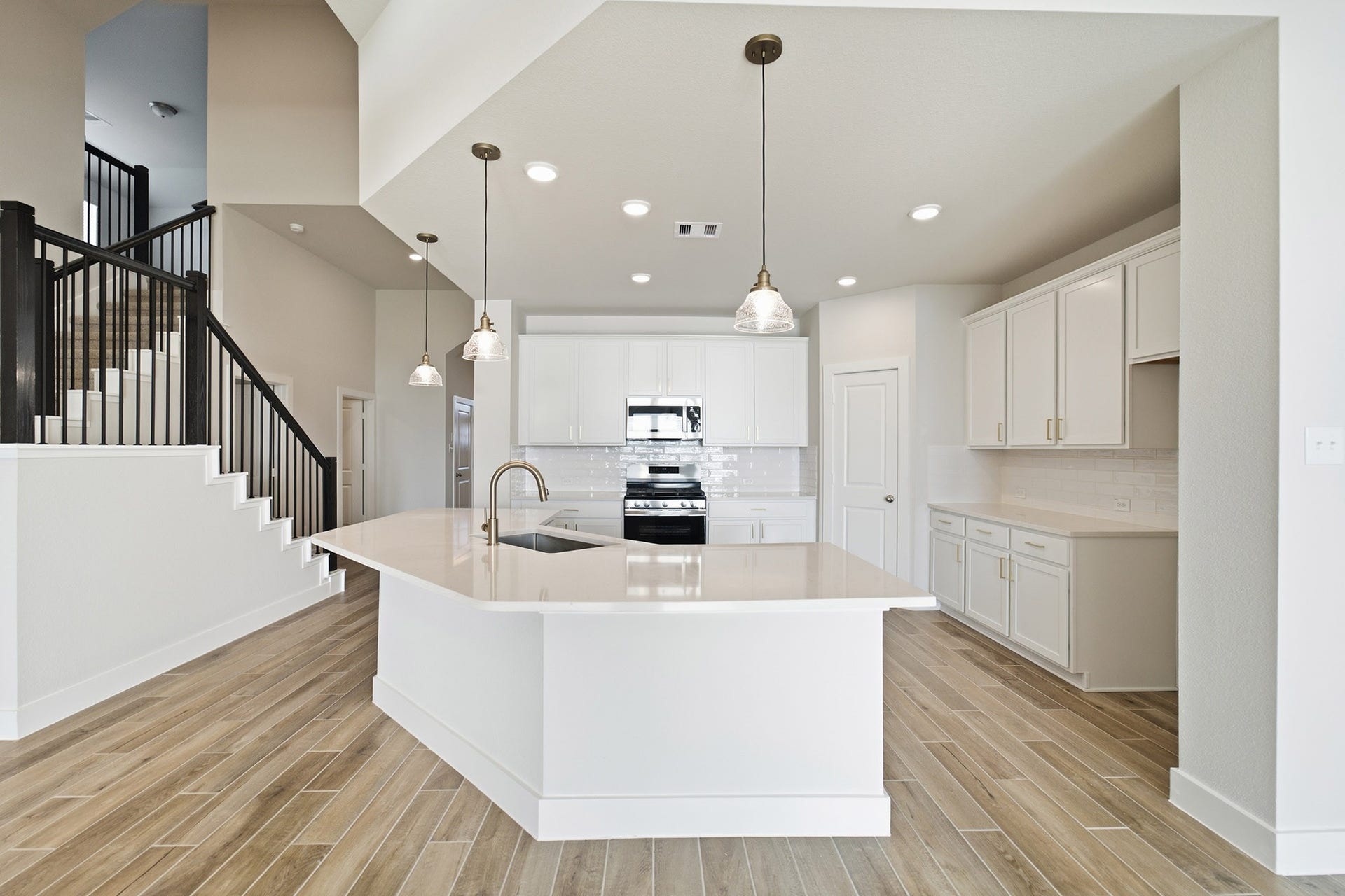 7942 Jade Crest Drive, Angleton, TX 77515
