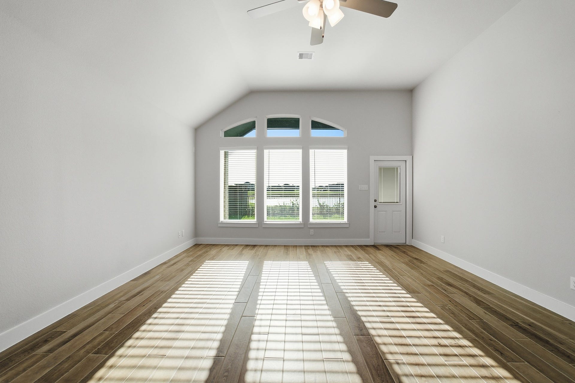 7942 Jade Crest Drive, Angleton, TX 77515