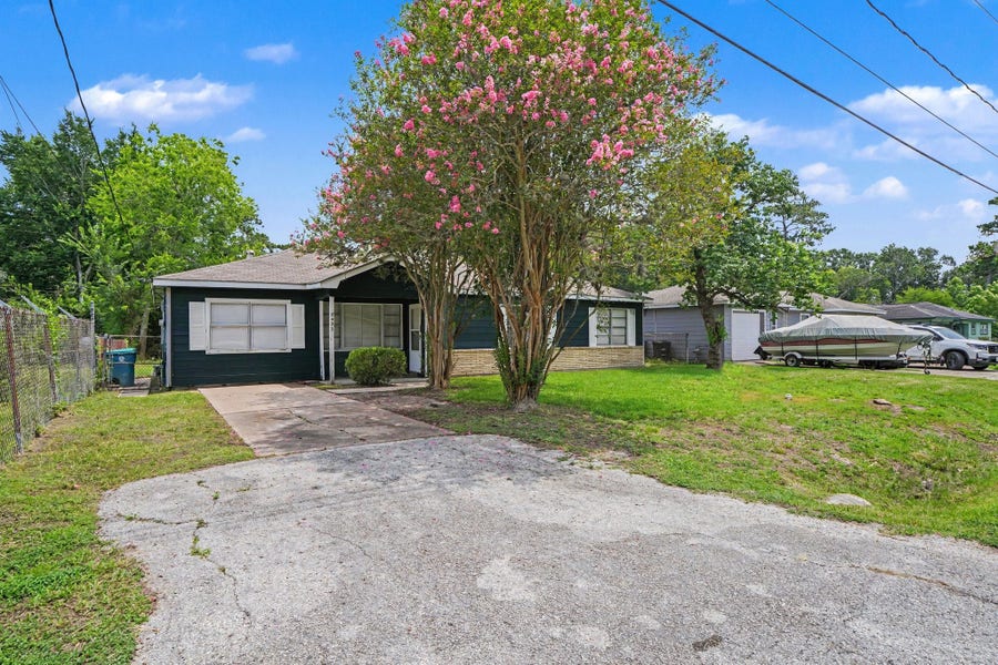 Property photo for 8433 Woodlyn Road, Houston, TX