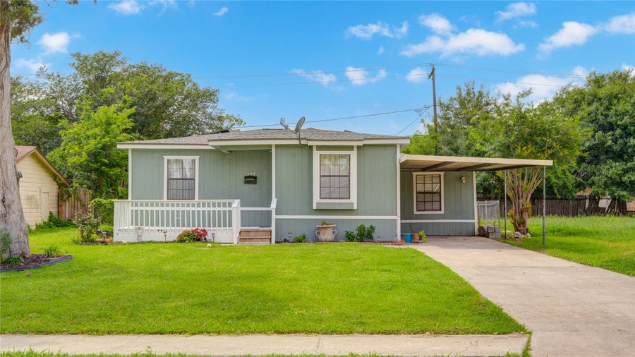 Property photo for 127 Huisache Street, Lake Jackson, TX