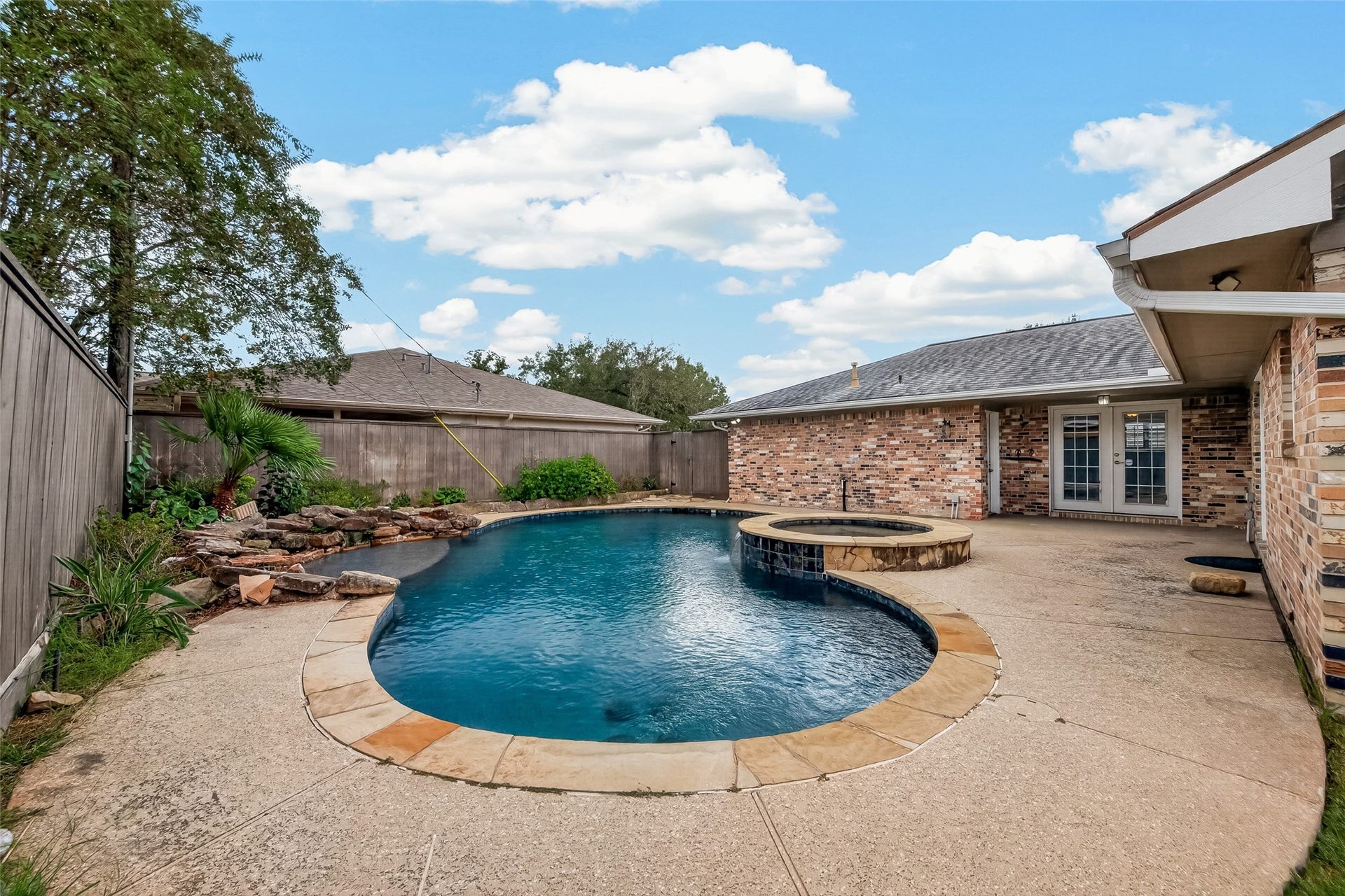 2210 Lazybrook Drive, Houston, TX 77008 2210 Lazybrook Drive, Houston, TX 77008