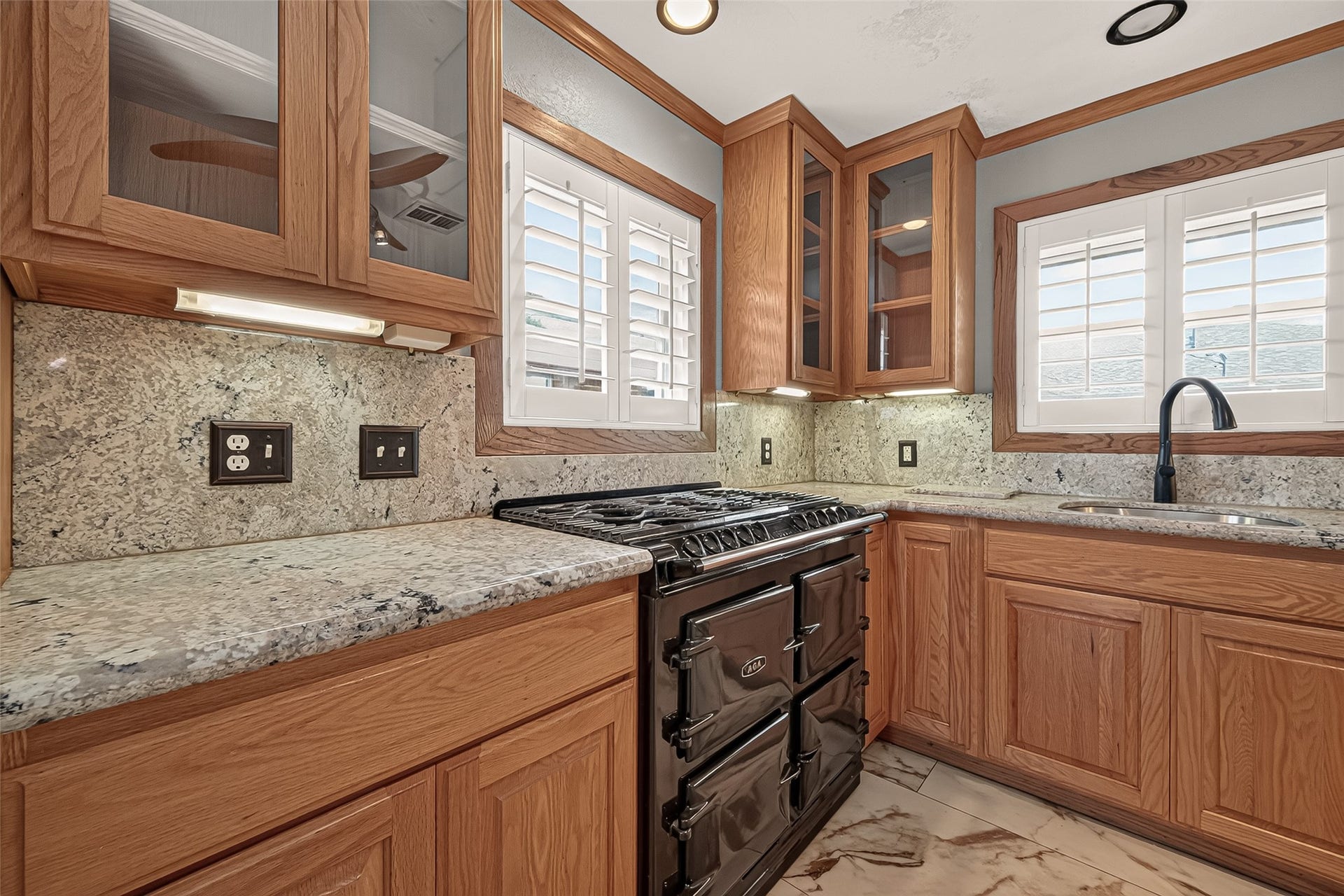 2210 Lazybrook Drive, Houston, TX 77008 2210 Lazybrook Drive, Houston, TX 77008