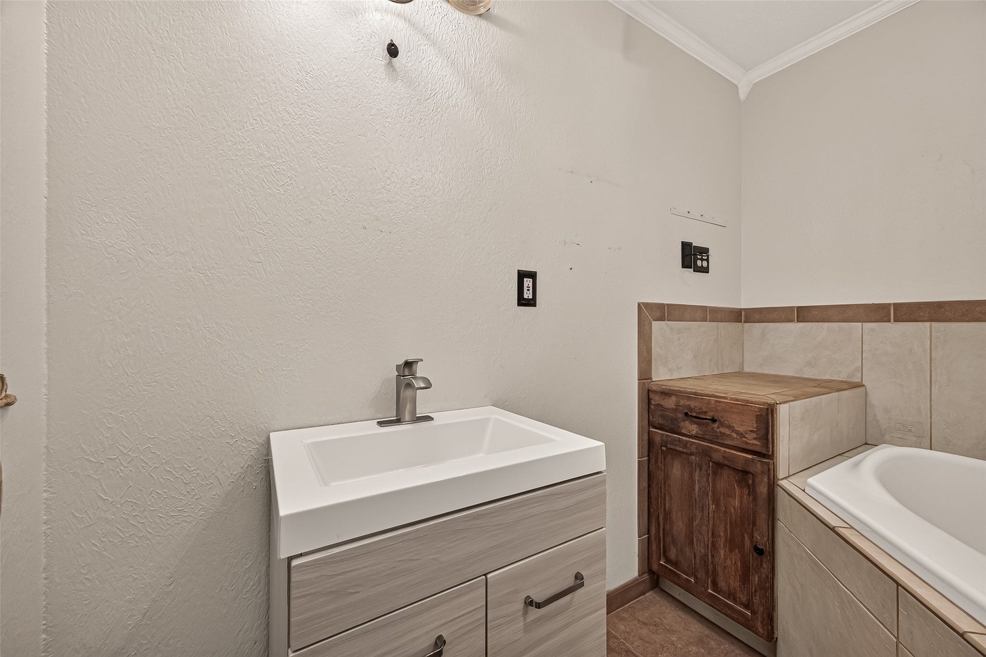 2210 Lazybrook Drive, Houston, TX 77008 2210 Lazybrook Drive, Houston, TX 77008