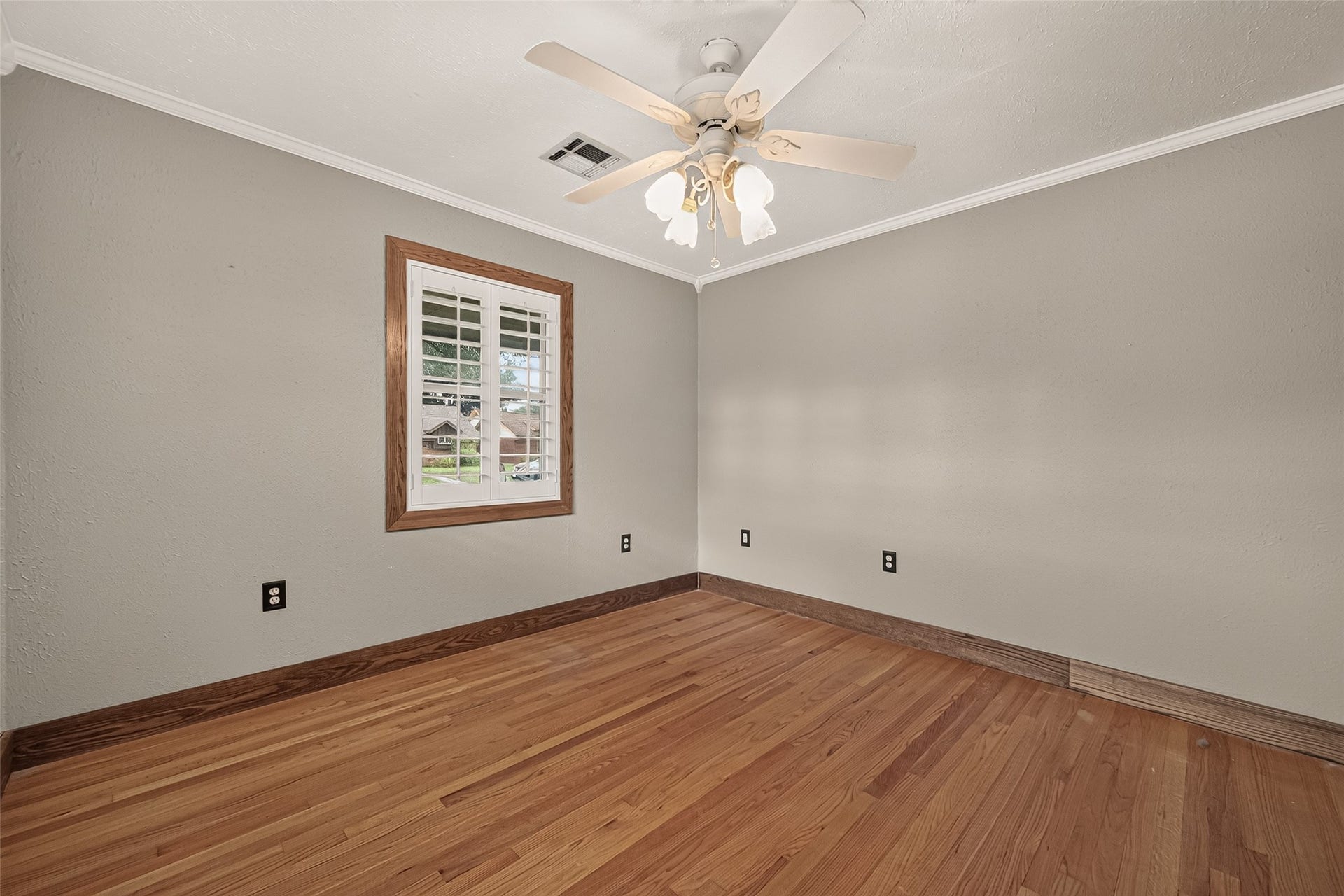 2210 Lazybrook Drive, Houston, TX 77008 2210 Lazybrook Drive, Houston, TX 77008
