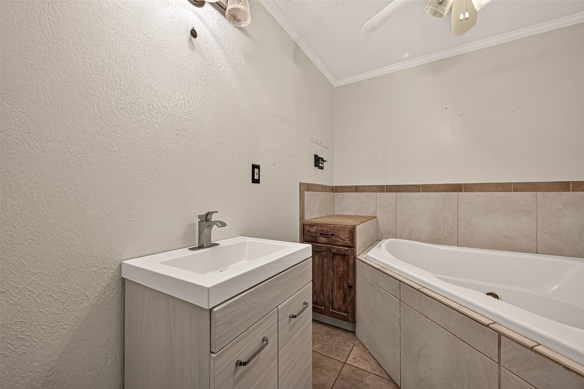 2210 Lazybrook Drive, Houston, TX 77008 2210 Lazybrook Drive, Houston, TX 77008