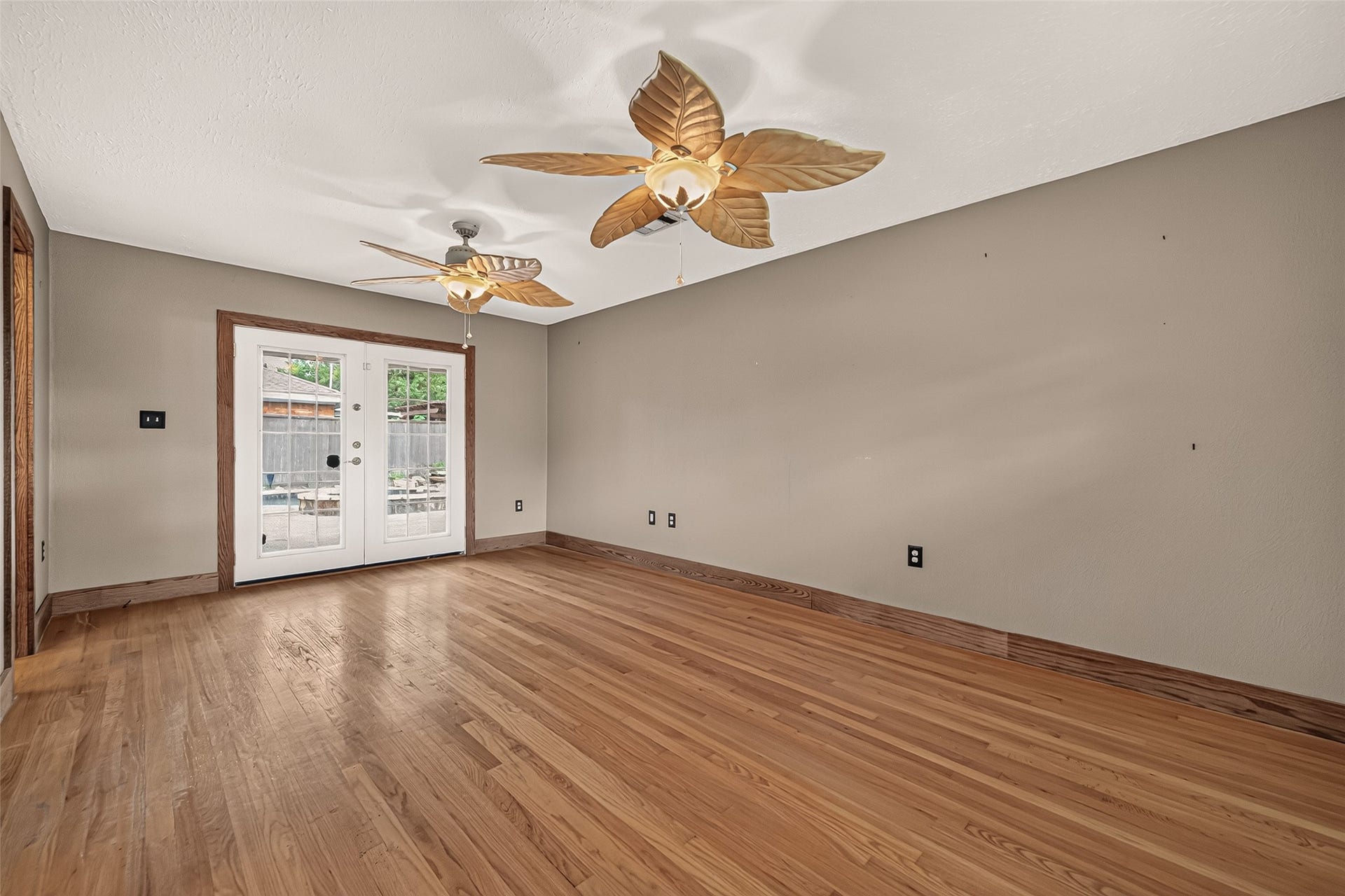 2210 Lazybrook Drive, Houston, TX 77008 2210 Lazybrook Drive, Houston, TX 77008