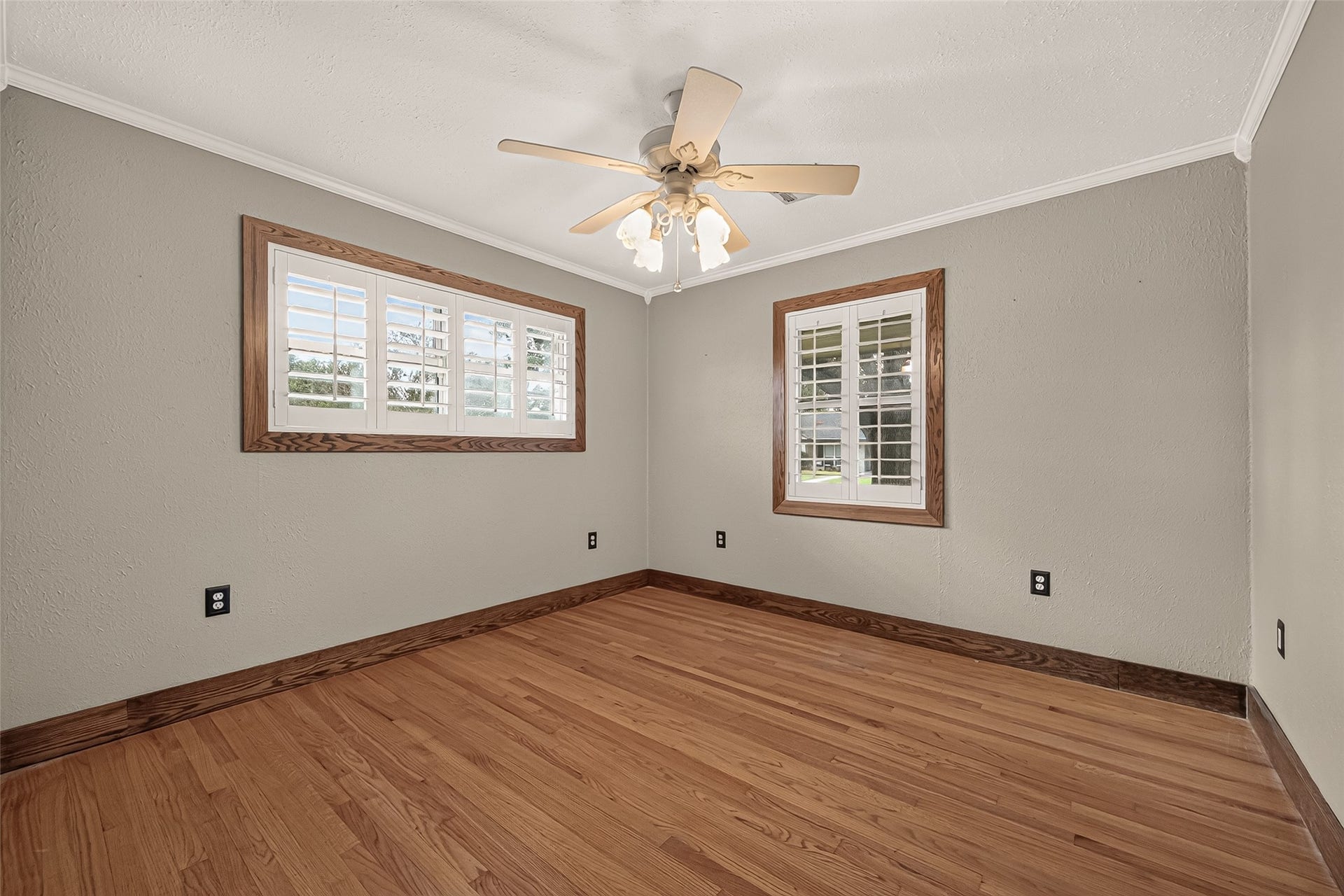 2210 Lazybrook Drive, Houston, TX 77008 2210 Lazybrook Drive, Houston, TX 77008