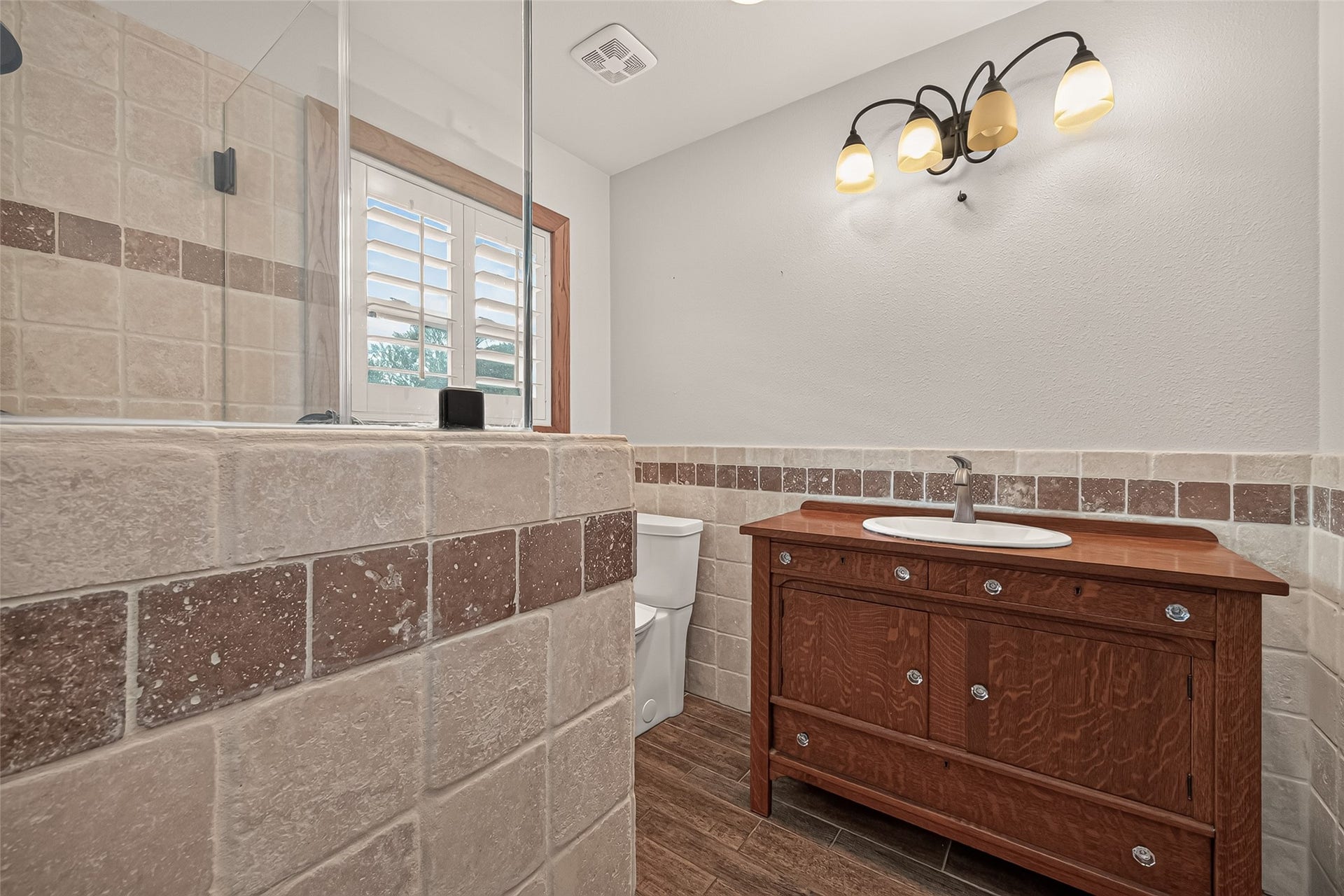 2210 Lazybrook Drive, Houston, TX 77008 2210 Lazybrook Drive, Houston, TX 77008