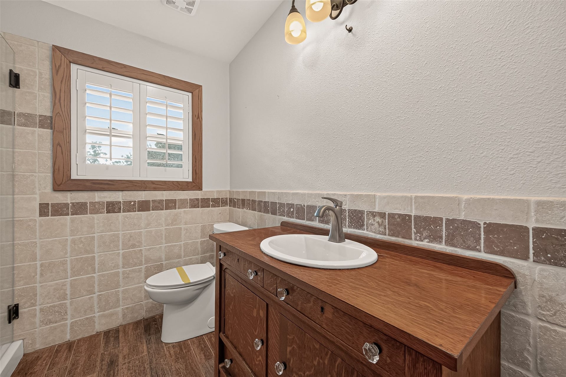 2210 Lazybrook Drive, Houston, TX 77008 2210 Lazybrook Drive, Houston, TX 77008