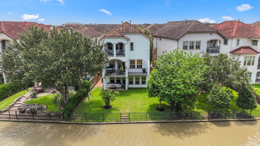 Property photo for 914 Old Oyster Trail, Sugar Land, TX
