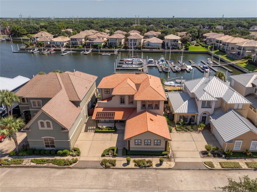 Property photo for 529 Southport Lane, Kemah, TX