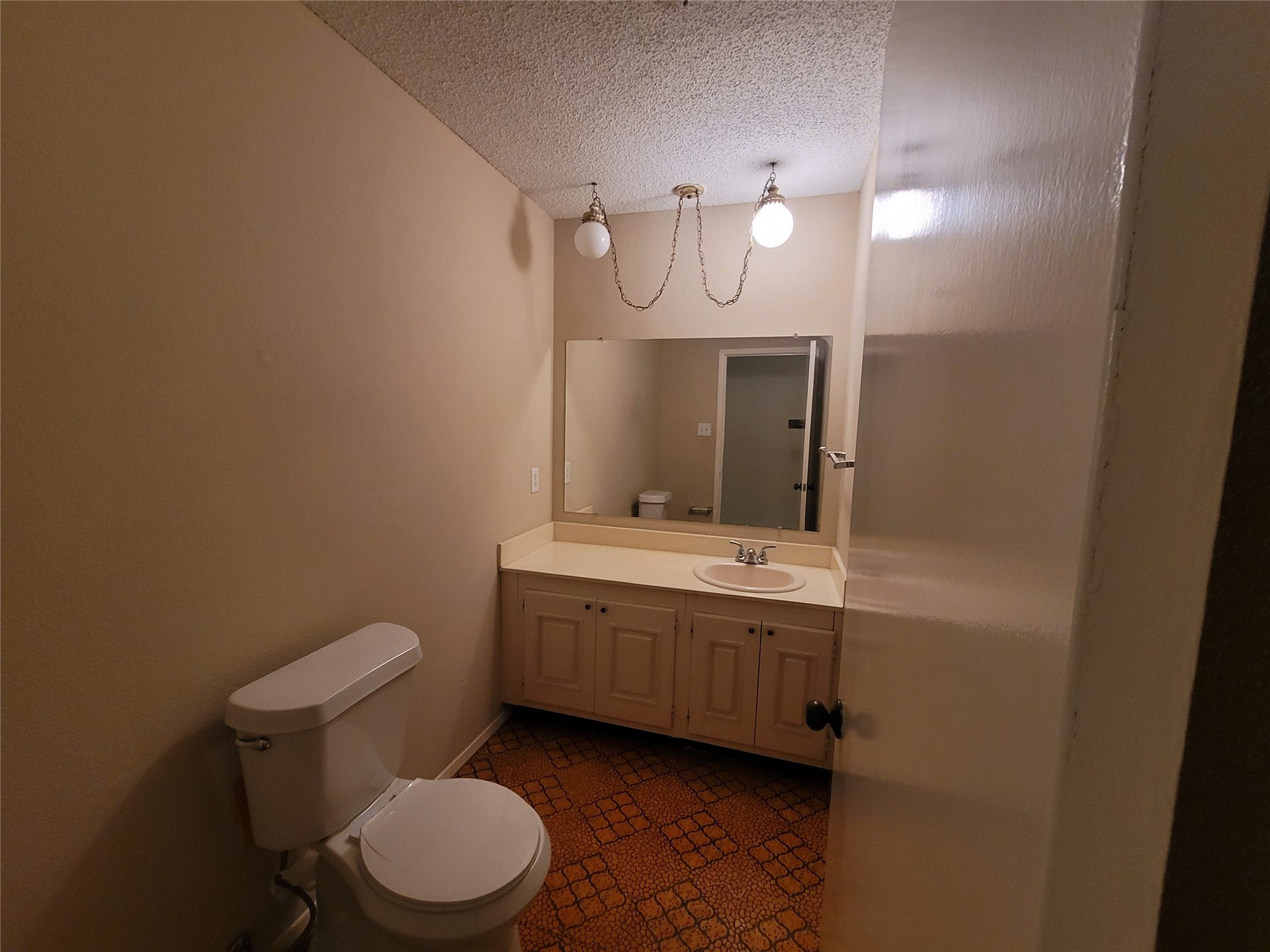 5835 Village Forest Court, Houston, TX 77092 1/2 bath