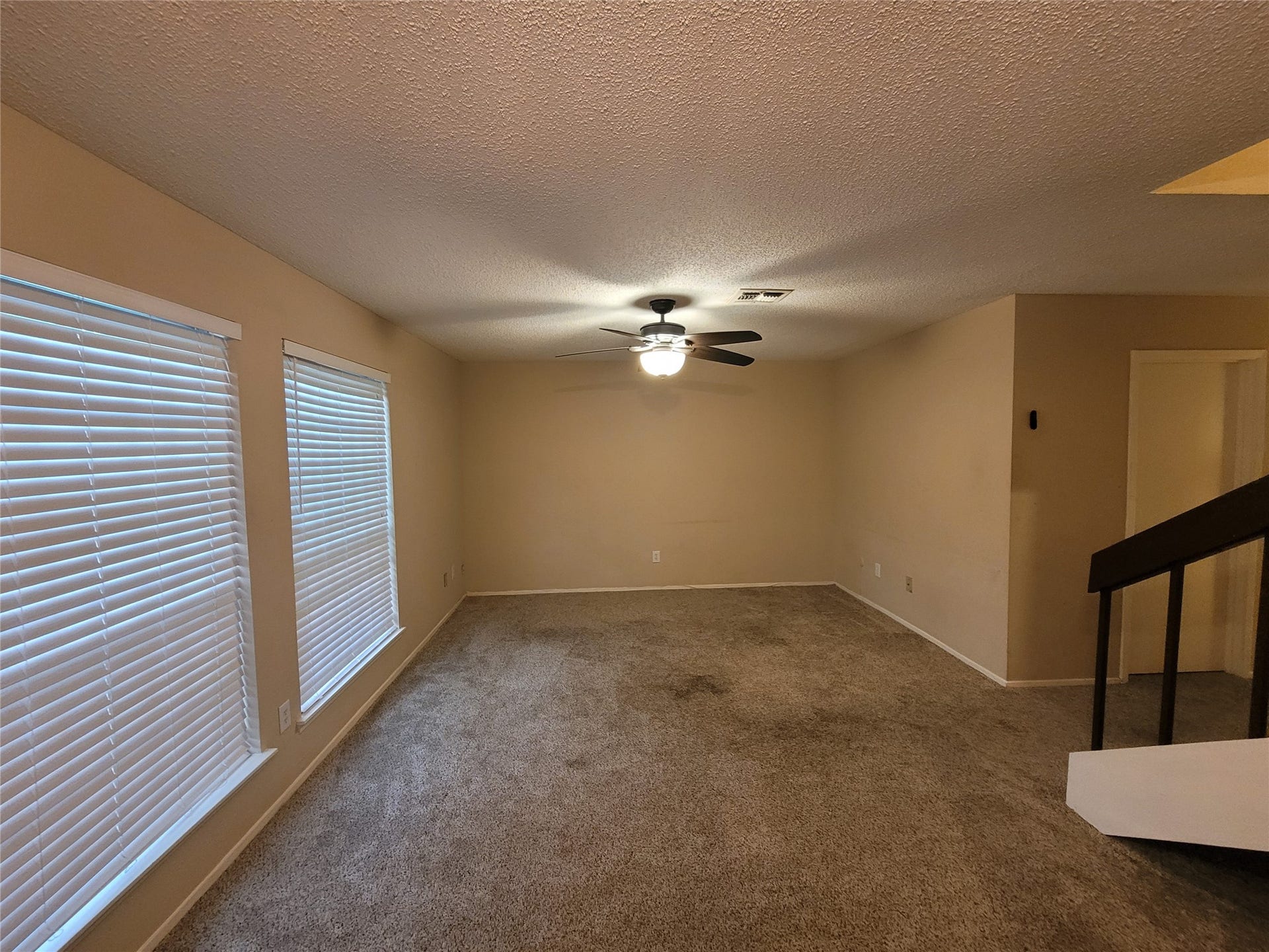 5835 Village Forest Court, Houston, TX 77092 Living-room