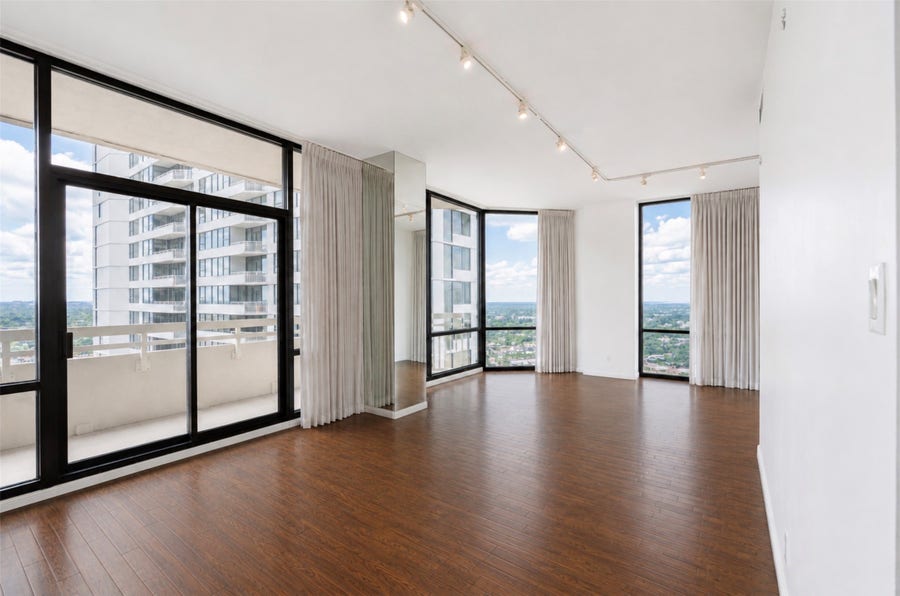 Property photo for 14 Greenway Plaza, #19P, Houston, TX