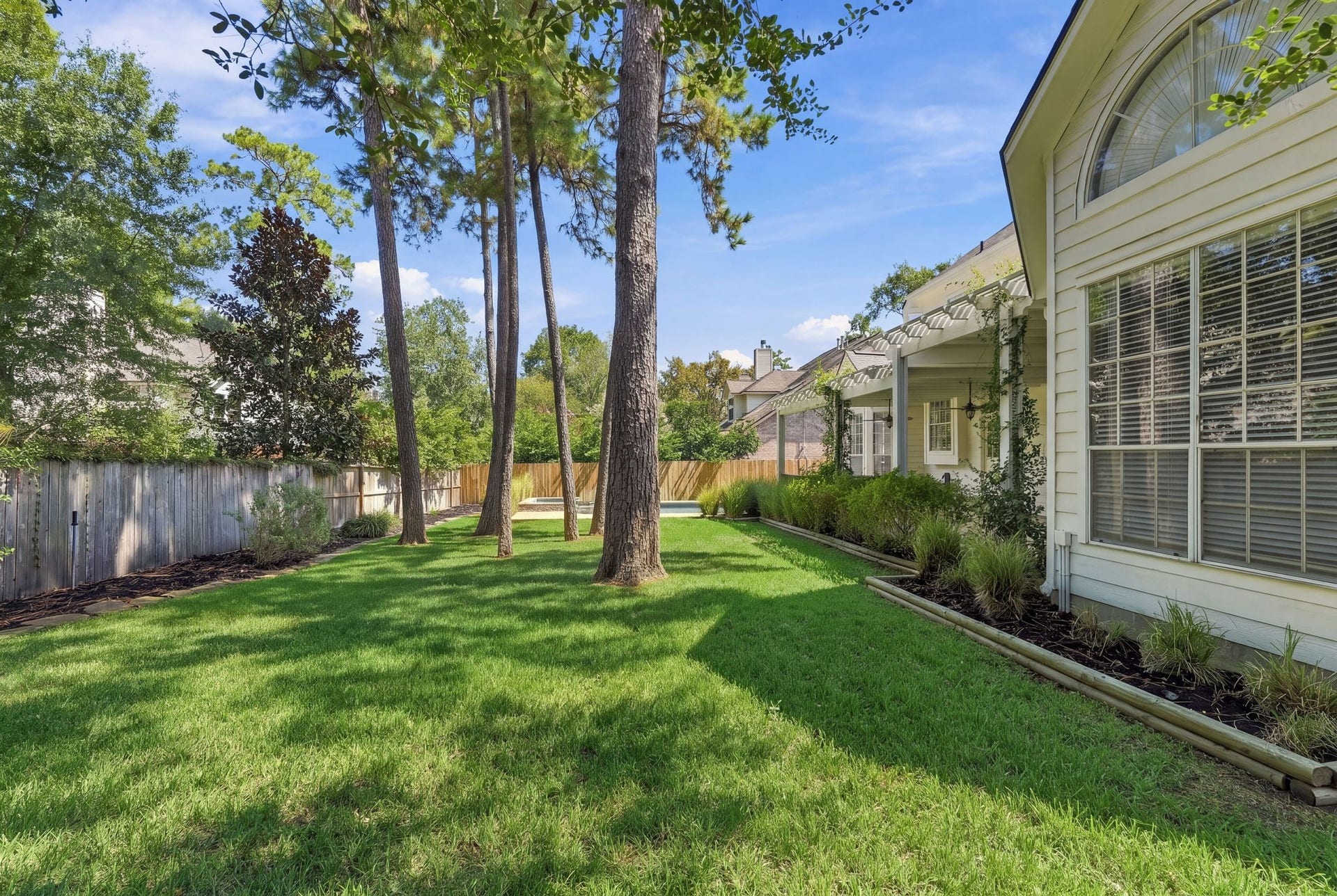 22 Hillside View Place, The Woodlands, TX 77381 22 Hillside View Place, The Woodlands, TX 77381