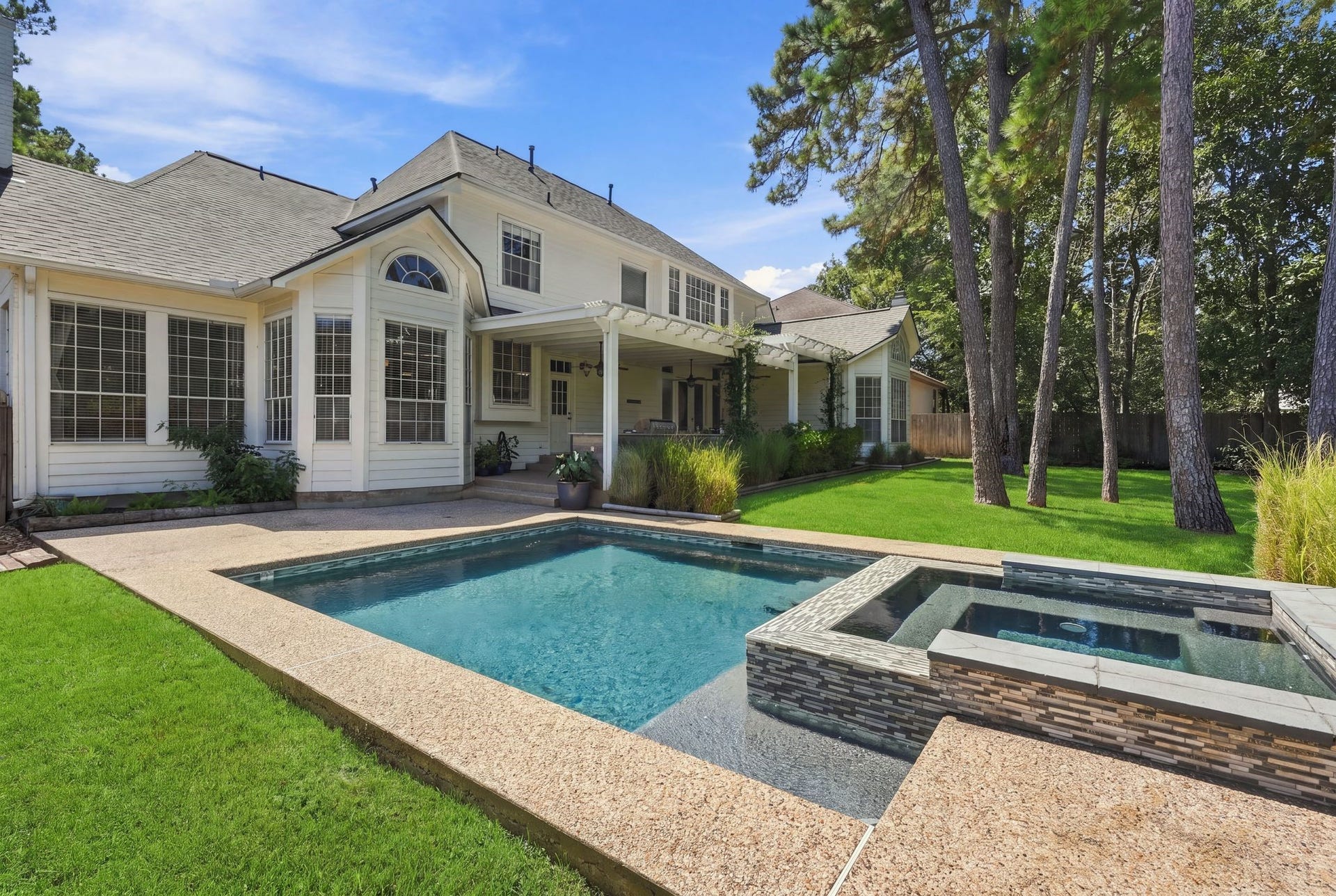 22 Hillside View Place, The Woodlands, TX 77381 22 Hillside View Place, The Woodlands, TX 77381