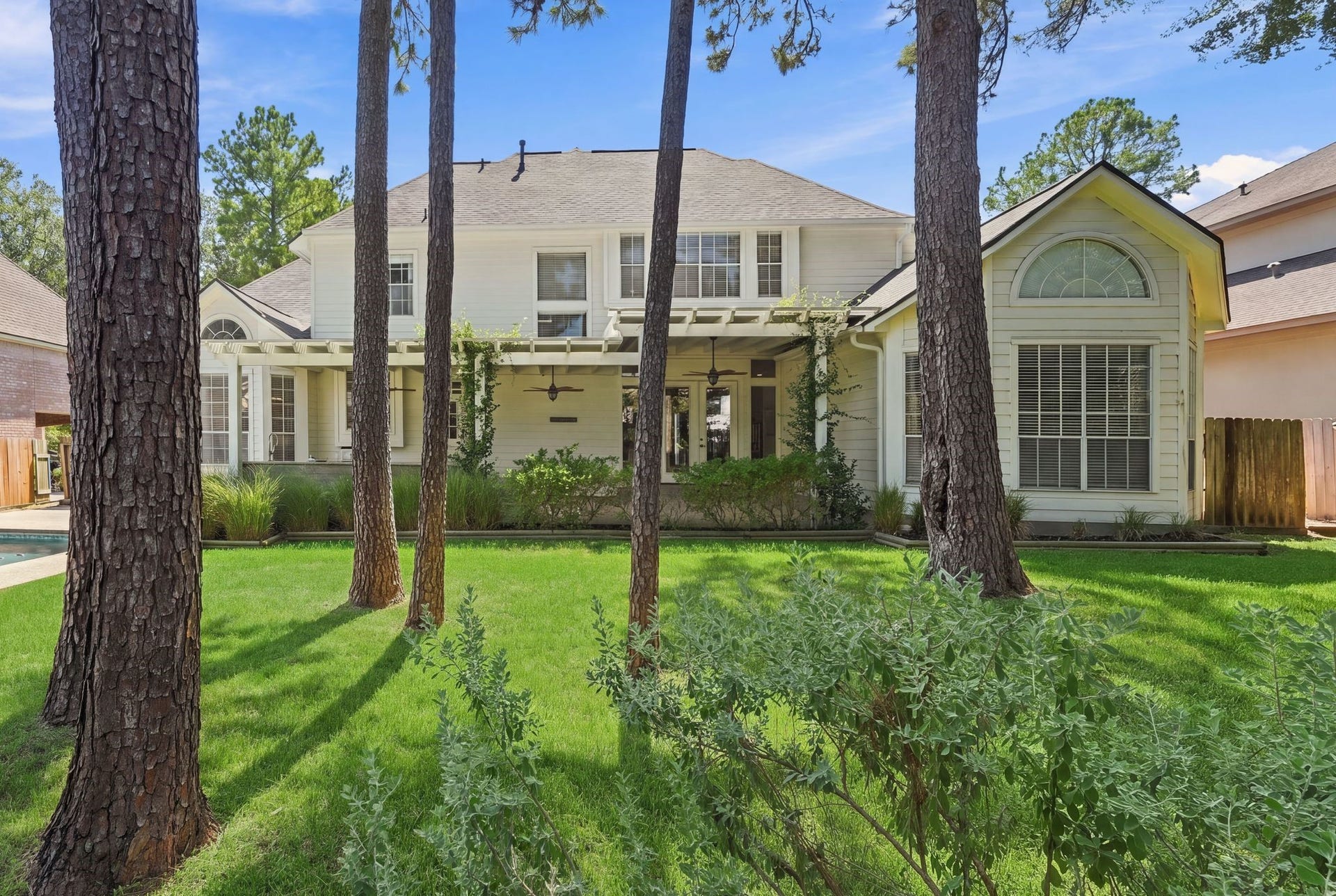 22 Hillside View Place, The Woodlands, TX 77381 22 Hillside View Place, The Woodlands, TX 77381