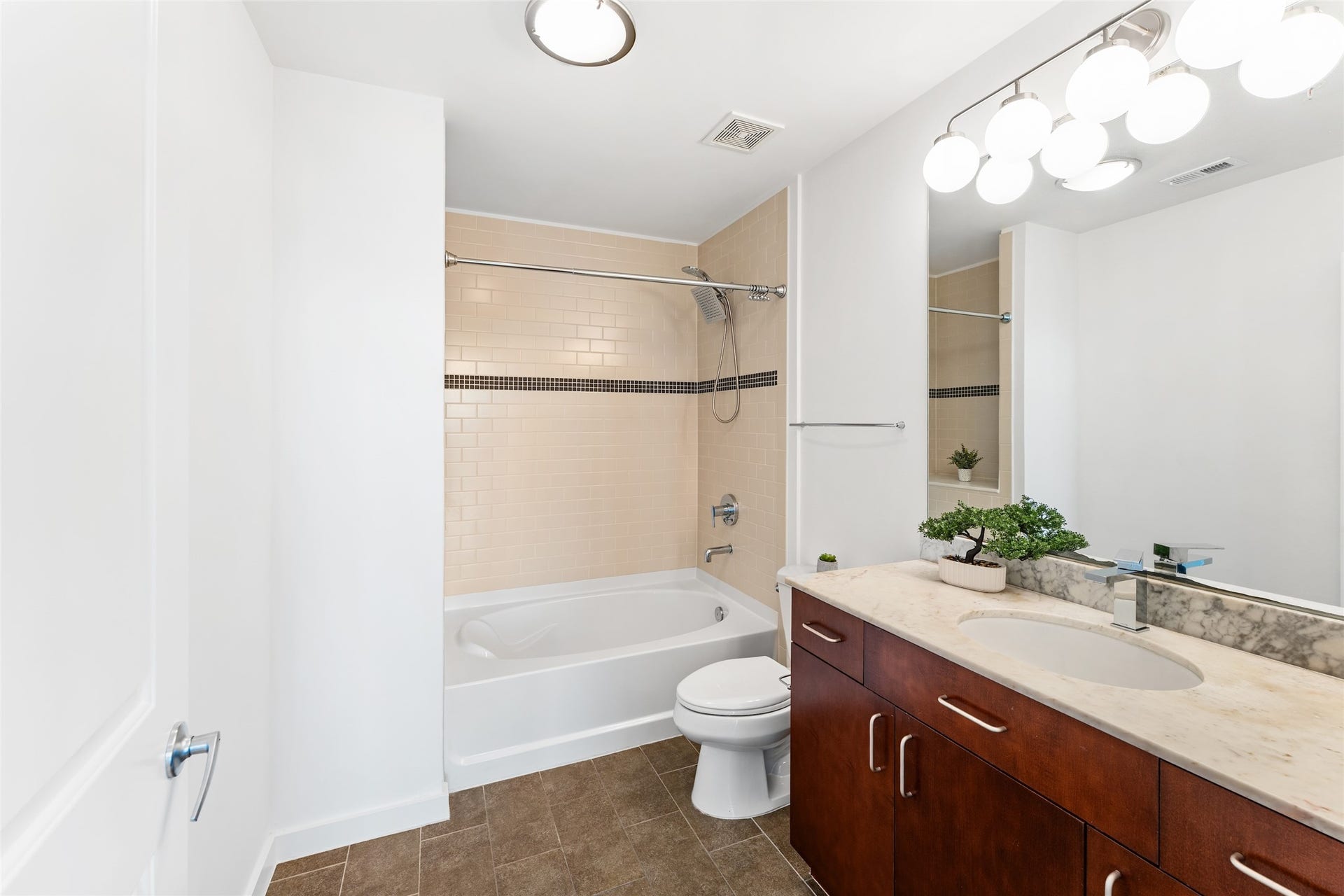 5925 Almeda Road, #12711, Houston, TX 77004 Primary bathroom.