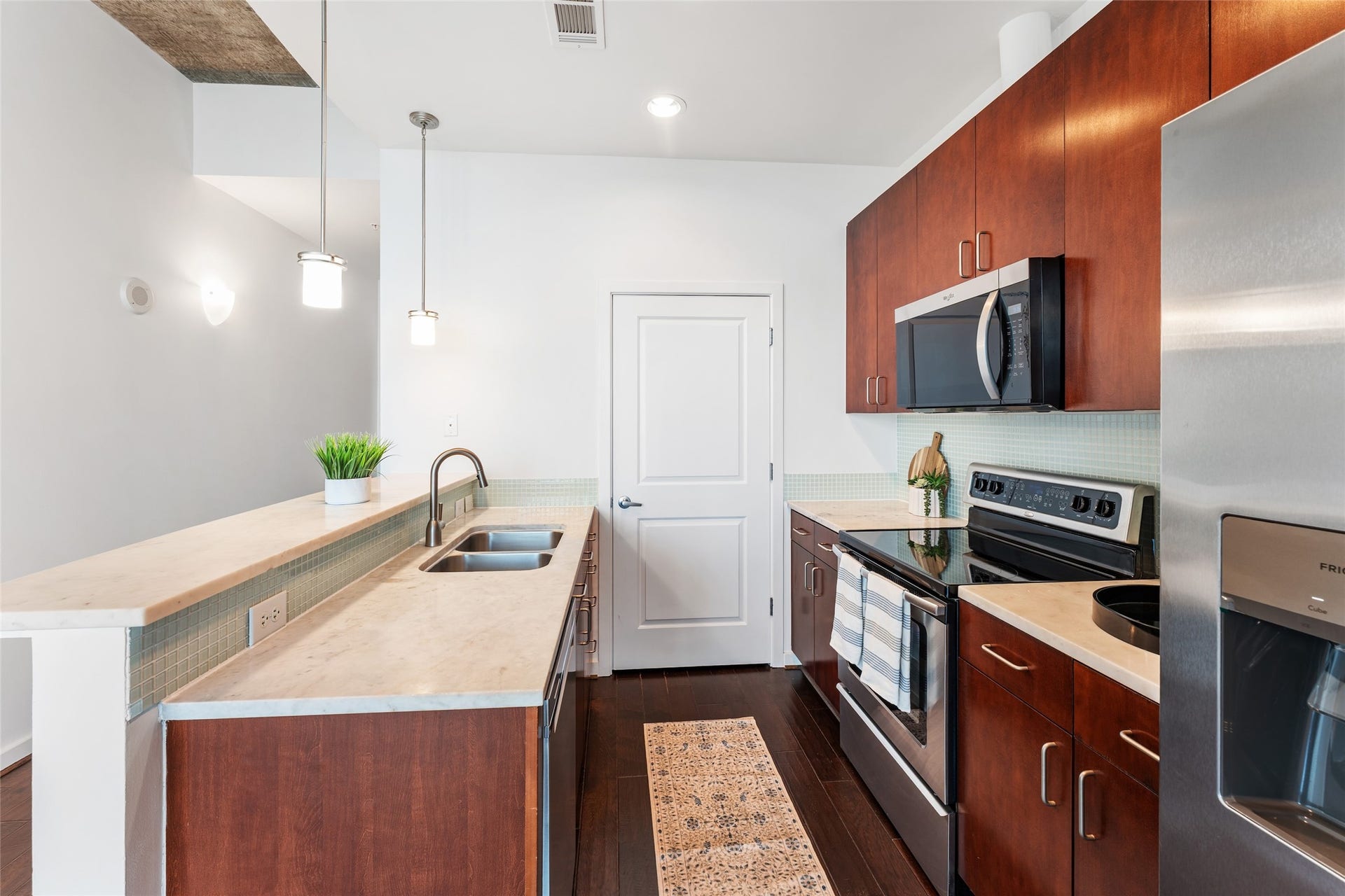 5925 Almeda Road, #12711, Houston, TX 77004 This fully equipped kitchen includes a brand new fridge, dishwasher, and microwave.