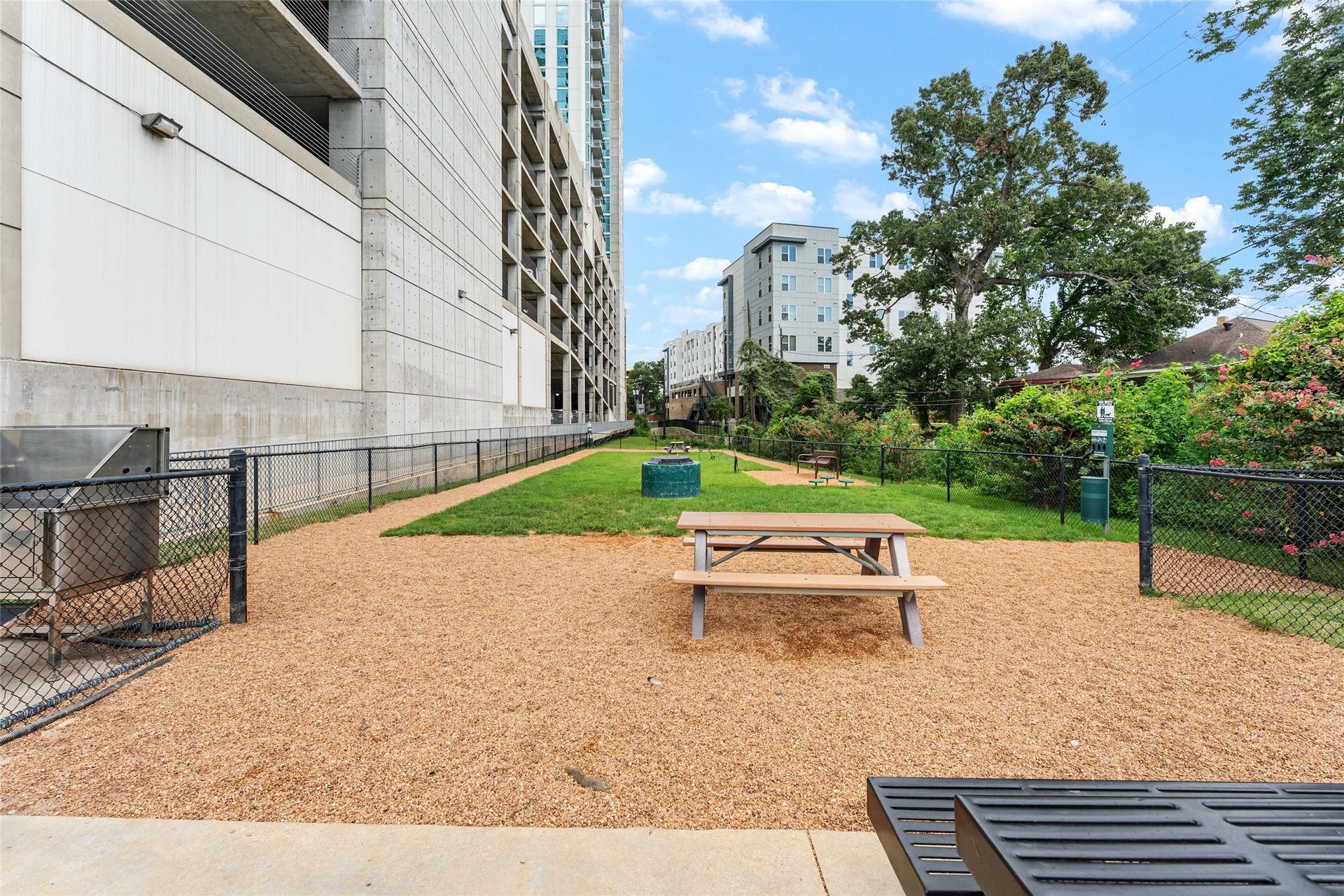 5925 Almeda Road, #12711, Houston, TX 77004 Pet area