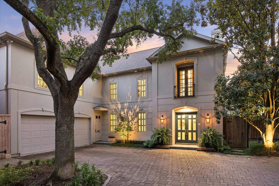 Property photo for 19 E Briar Hollow Lane, Houston, TX