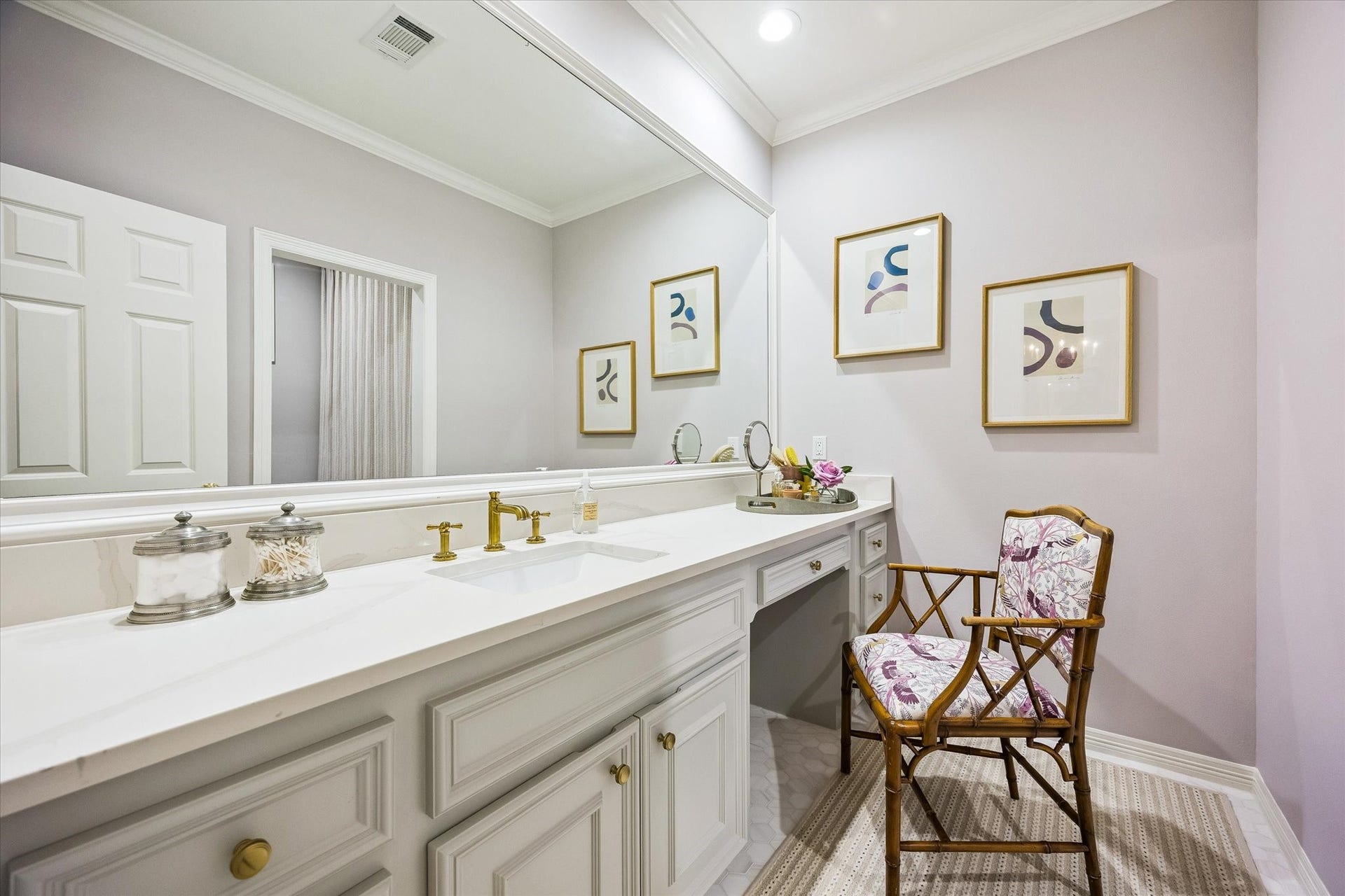 19 E Briar Hollow Lane, Houston, TX 77027 19 E Briar Hollow Lane, Houston, TX 77027