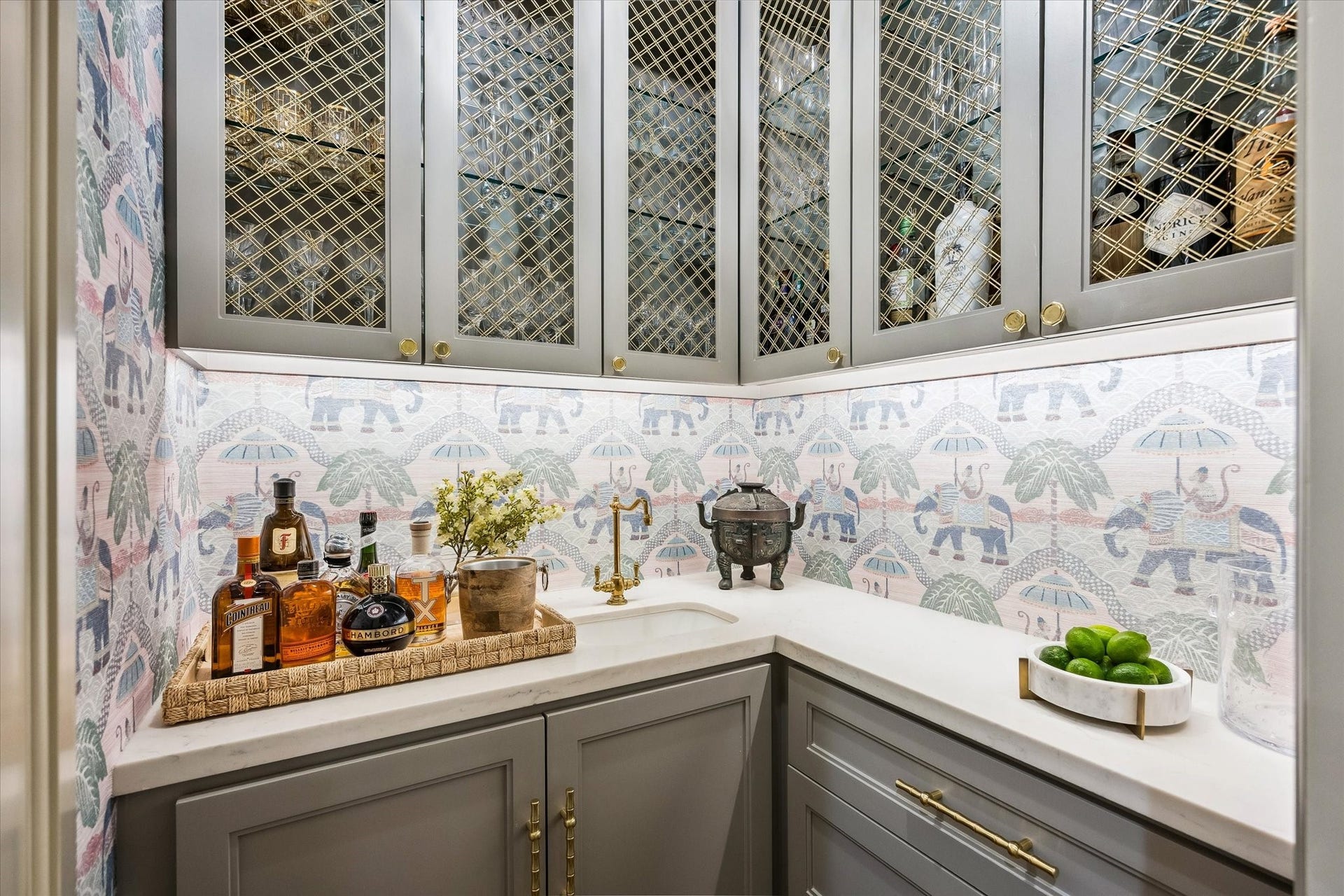 19 E Briar Hollow Lane, Houston, TX 77027 19 E Briar Hollow Lane, Houston, TX 77027