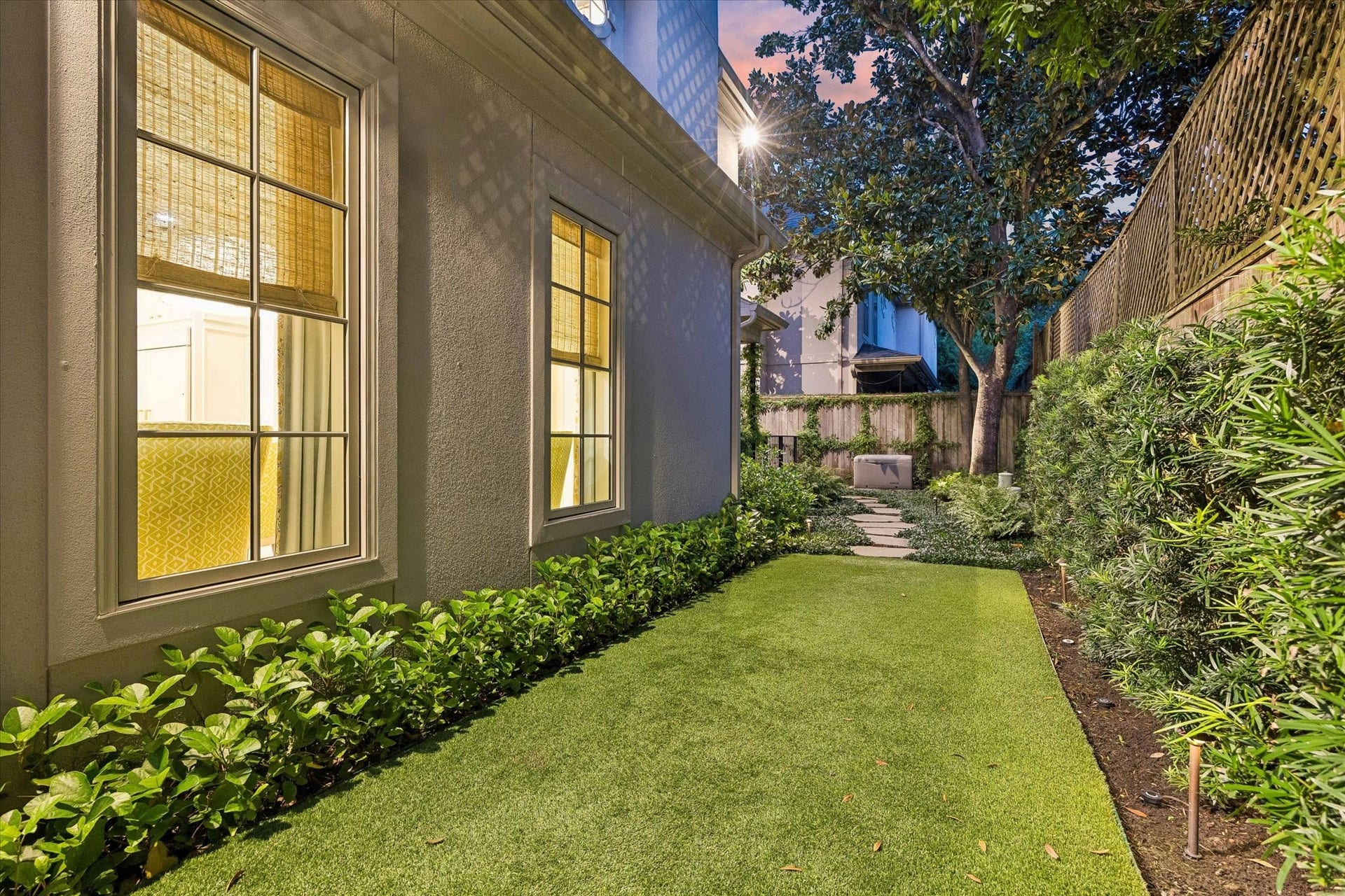 19 E Briar Hollow Lane, Houston, TX 77027 19 E Briar Hollow Lane, Houston, TX 77027