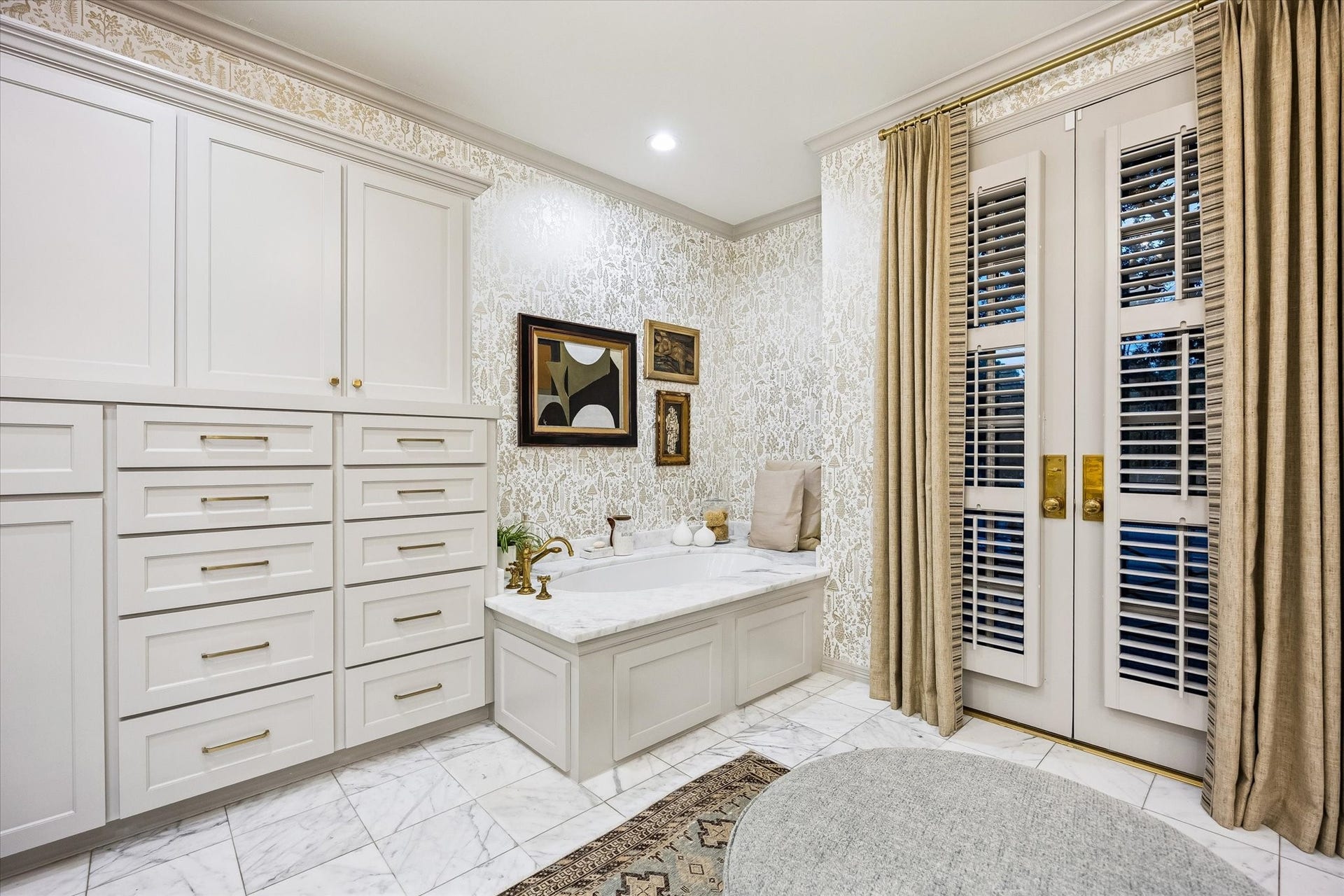 19 E Briar Hollow Lane, Houston, TX 77027 19 E Briar Hollow Lane, Houston, TX 77027