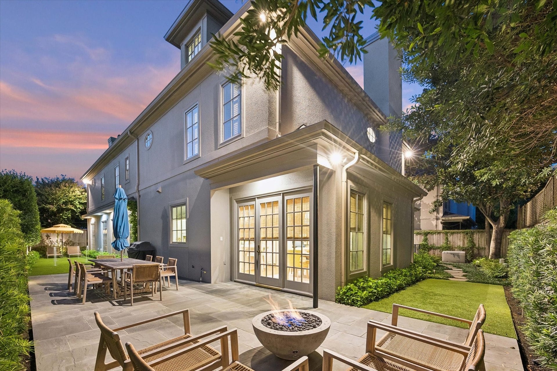 19 E Briar Hollow Lane, Houston, TX 77027 19 E Briar Hollow Lane, Houston, TX 77027