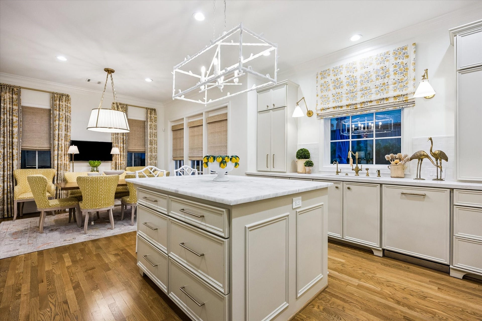 19 E Briar Hollow Lane, Houston, TX 77027 19 E Briar Hollow Lane, Houston, TX 77027