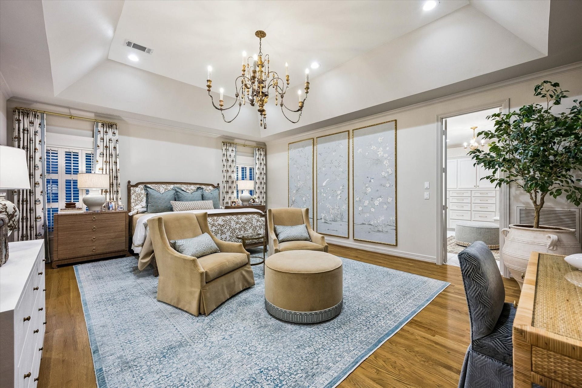 19 E Briar Hollow Lane, Houston, TX 77027 19 E Briar Hollow Lane, Houston, TX 77027