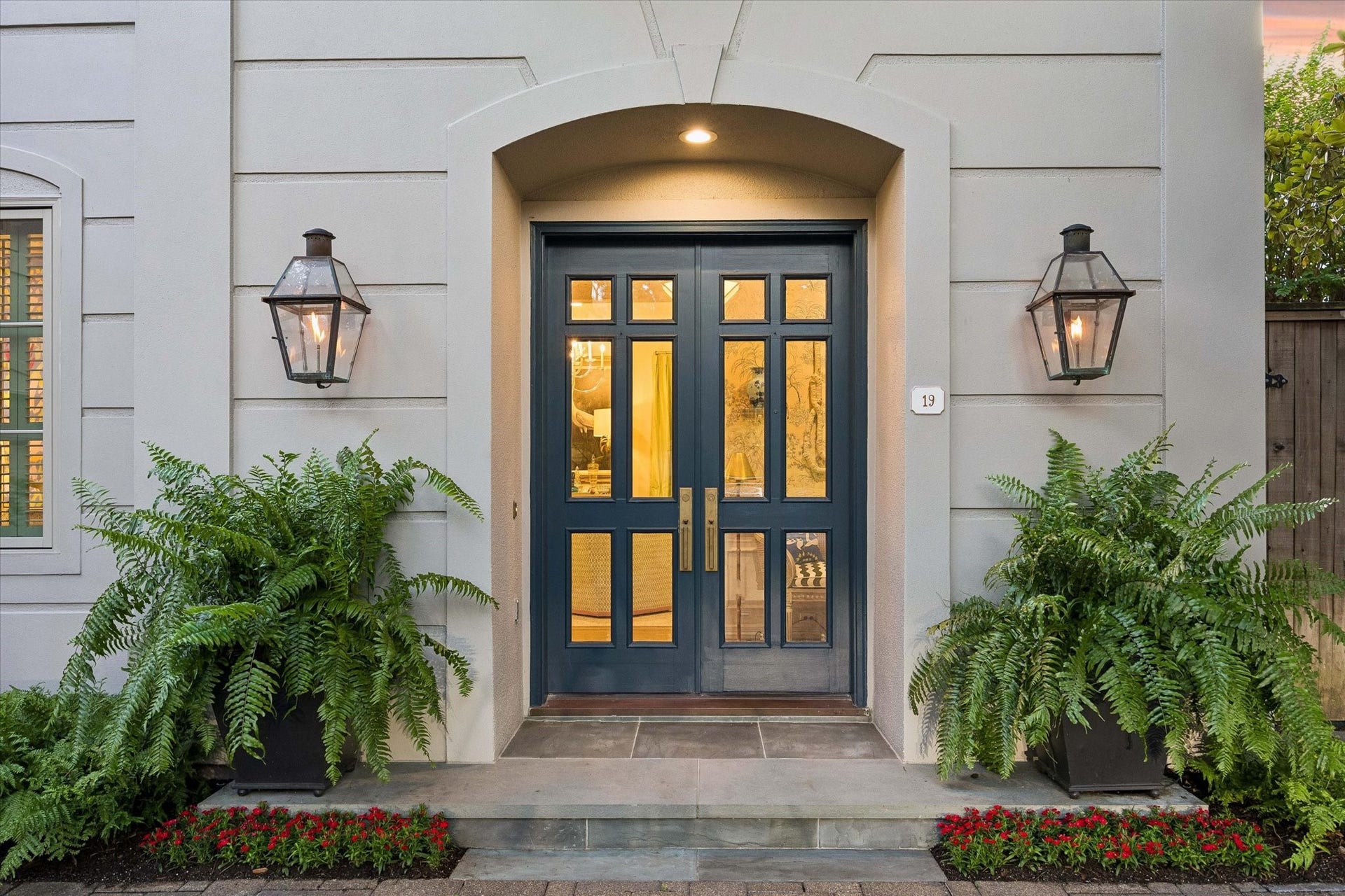 19 E Briar Hollow Lane, Houston, TX 77027 19 E Briar Hollow Lane, Houston, TX 77027
