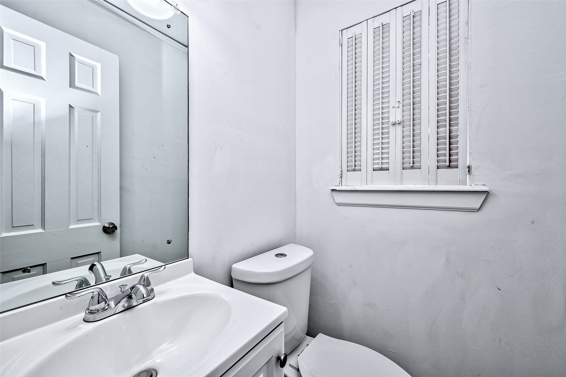 Half bath off the utility room