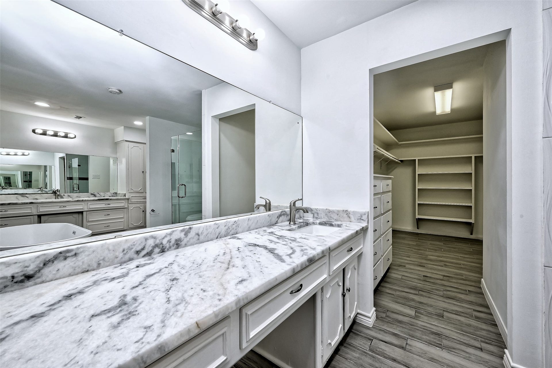 Primary bath 2nd vanity and walk in closet