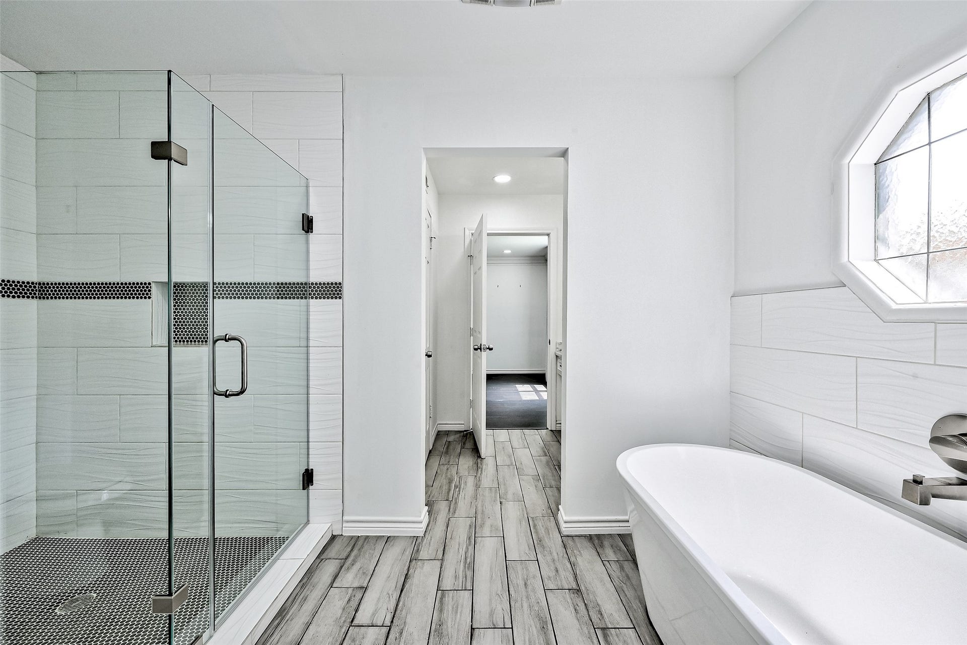 Hollywood bath with separate shower, soaking tub and 2 vanity areas