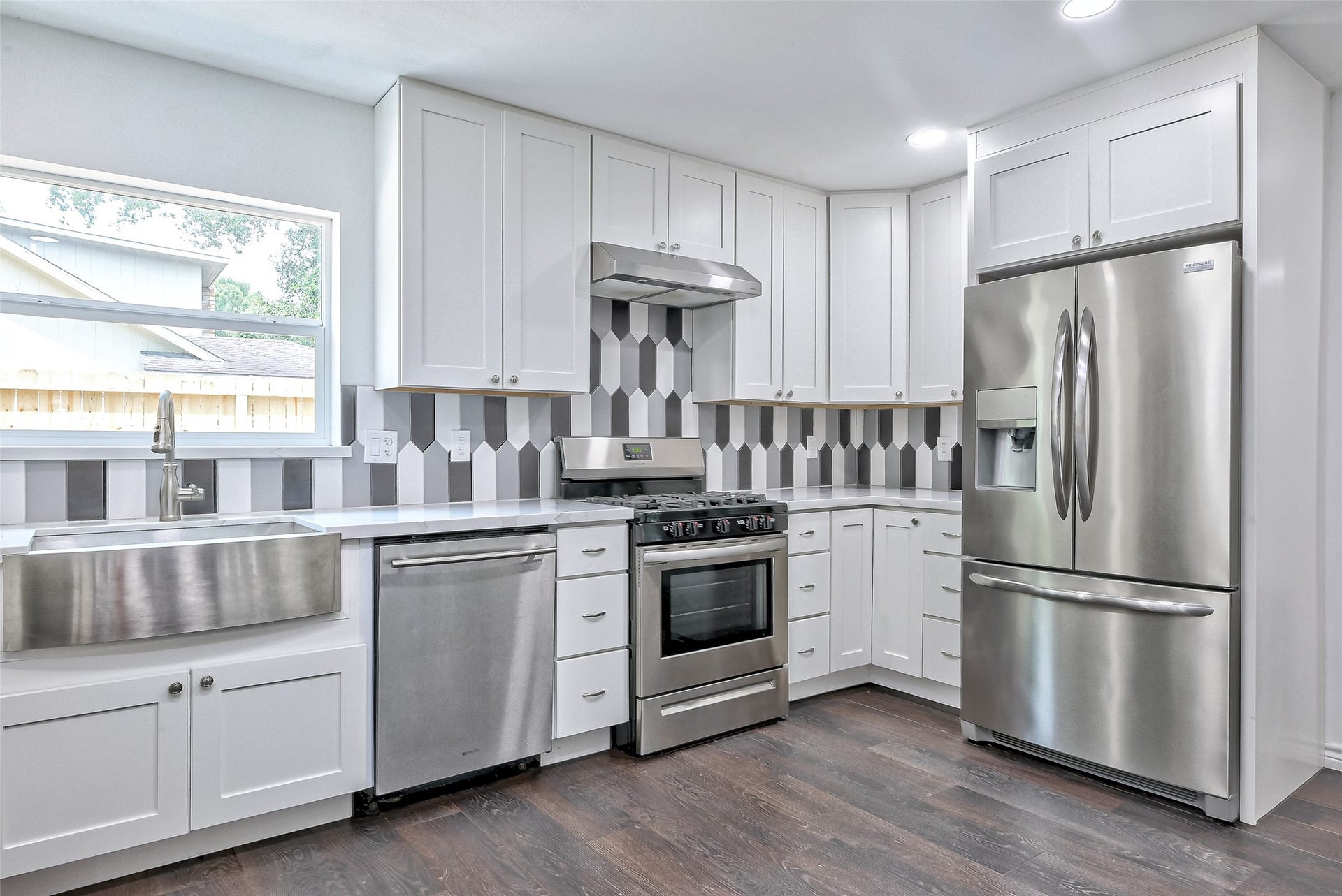 Kitchen stainless steel appliances, refrigerator incuded