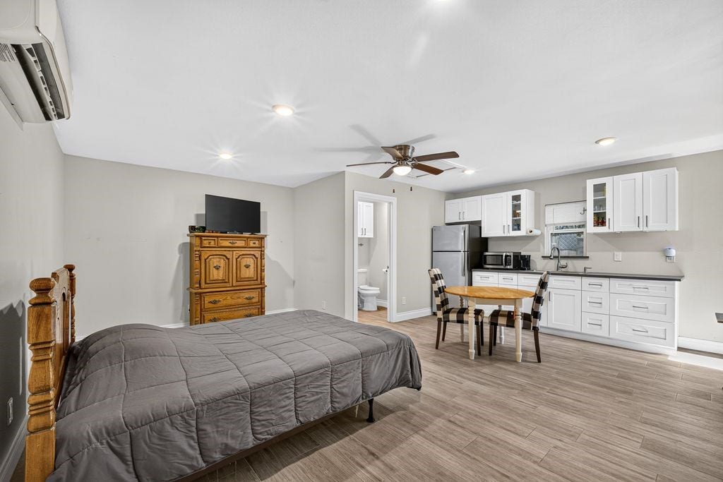 14946 Spring Lake Drive, Houston, TX 77070 14946 Spring Lake Drive, Houston, TX 77070