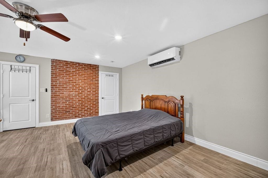 14946 Spring Lake Drive, Houston, TX 77070 14946 Spring Lake Drive, Houston, TX 77070