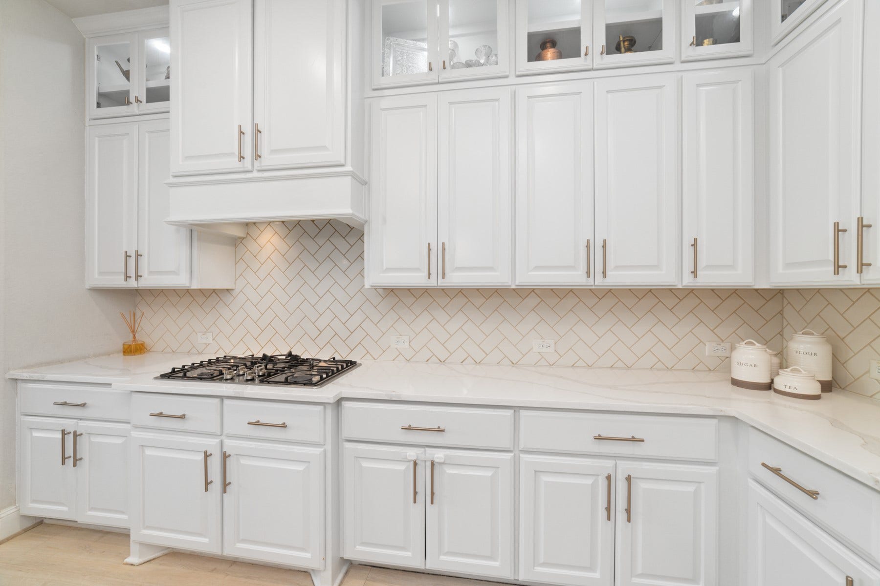 Sleek gas cooktop for all your cooking needs.