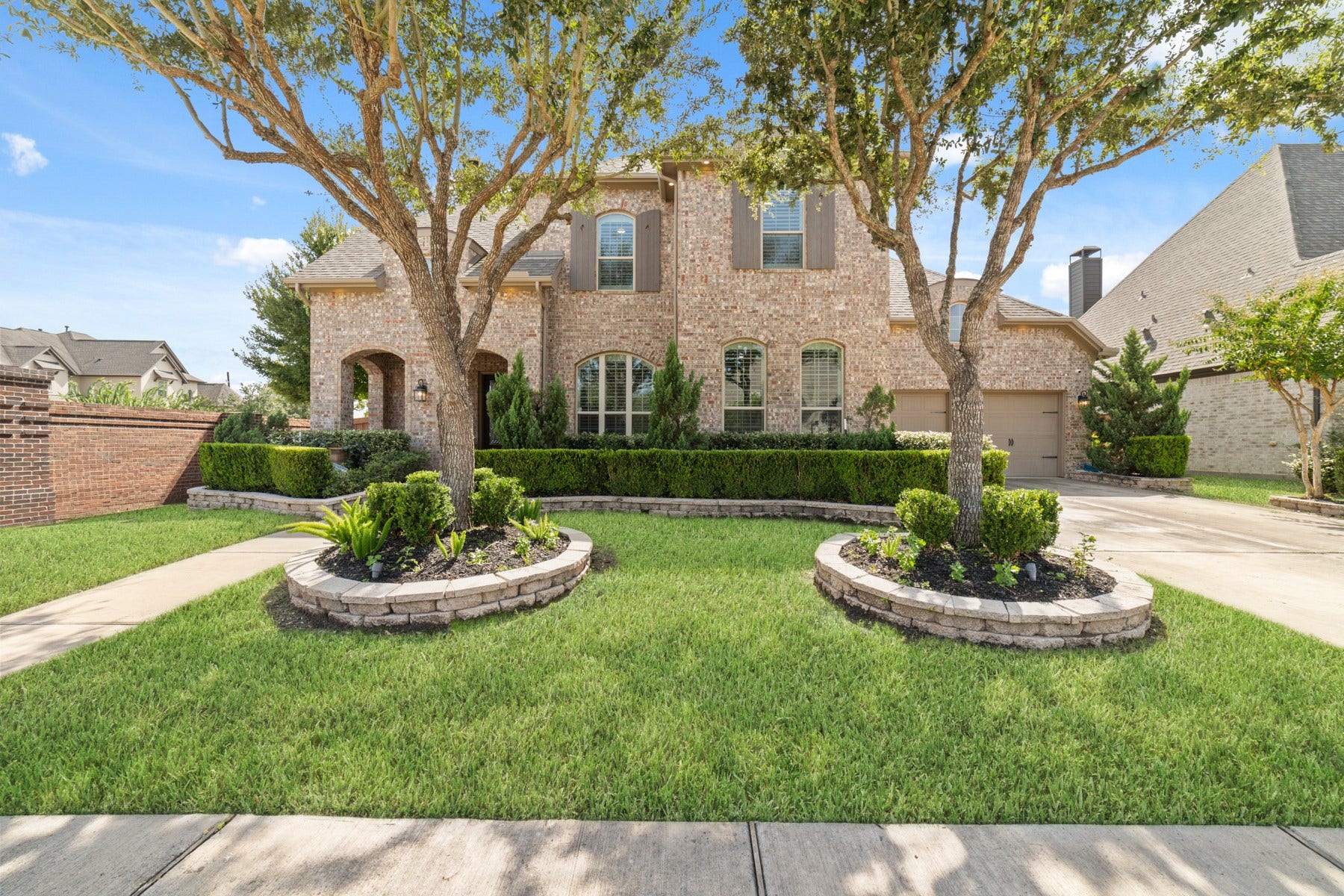 Welcome to this beautiful Highland Homes at 11846 Cardow Dr offering lots of upgrades.