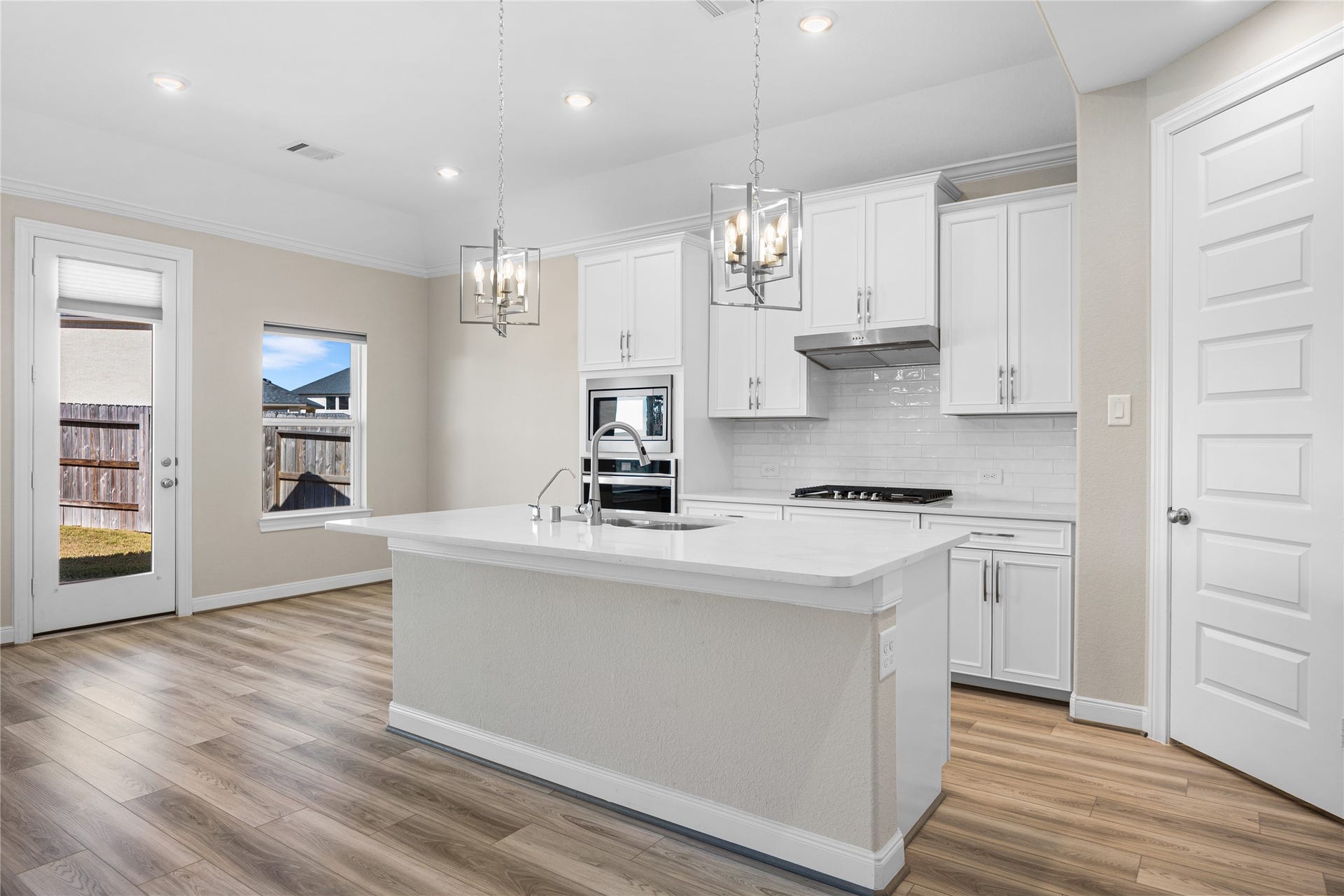 17681 Rosette Grass Drive, Conroe, TX 77385 Open-concept kitchen perfect for cooking, entertaining, and connecting.