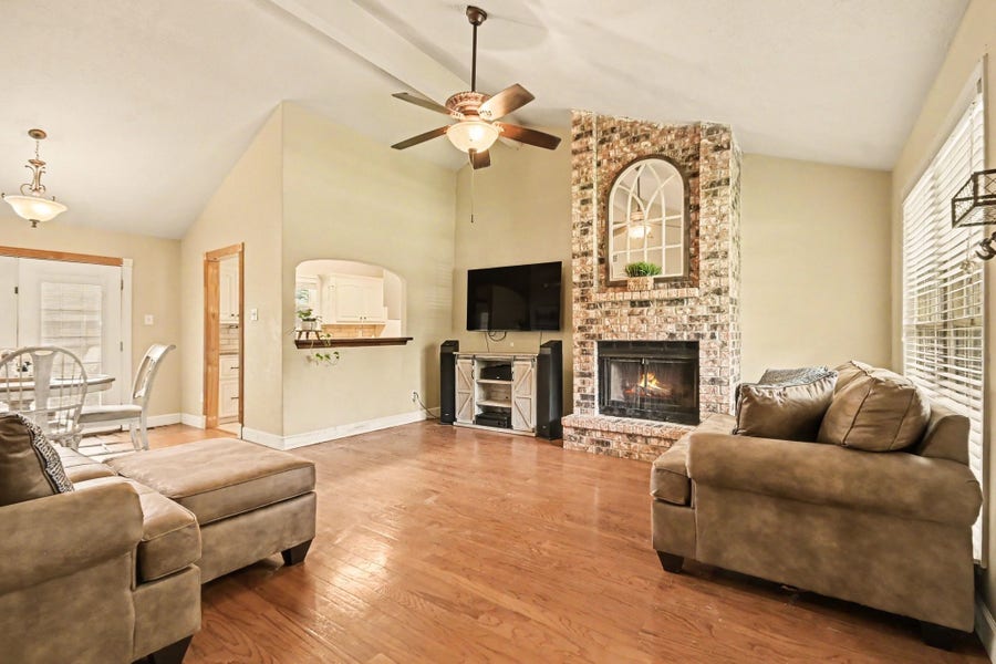 Property photo for 1010 E Belgravia Drive, Pearland, TX