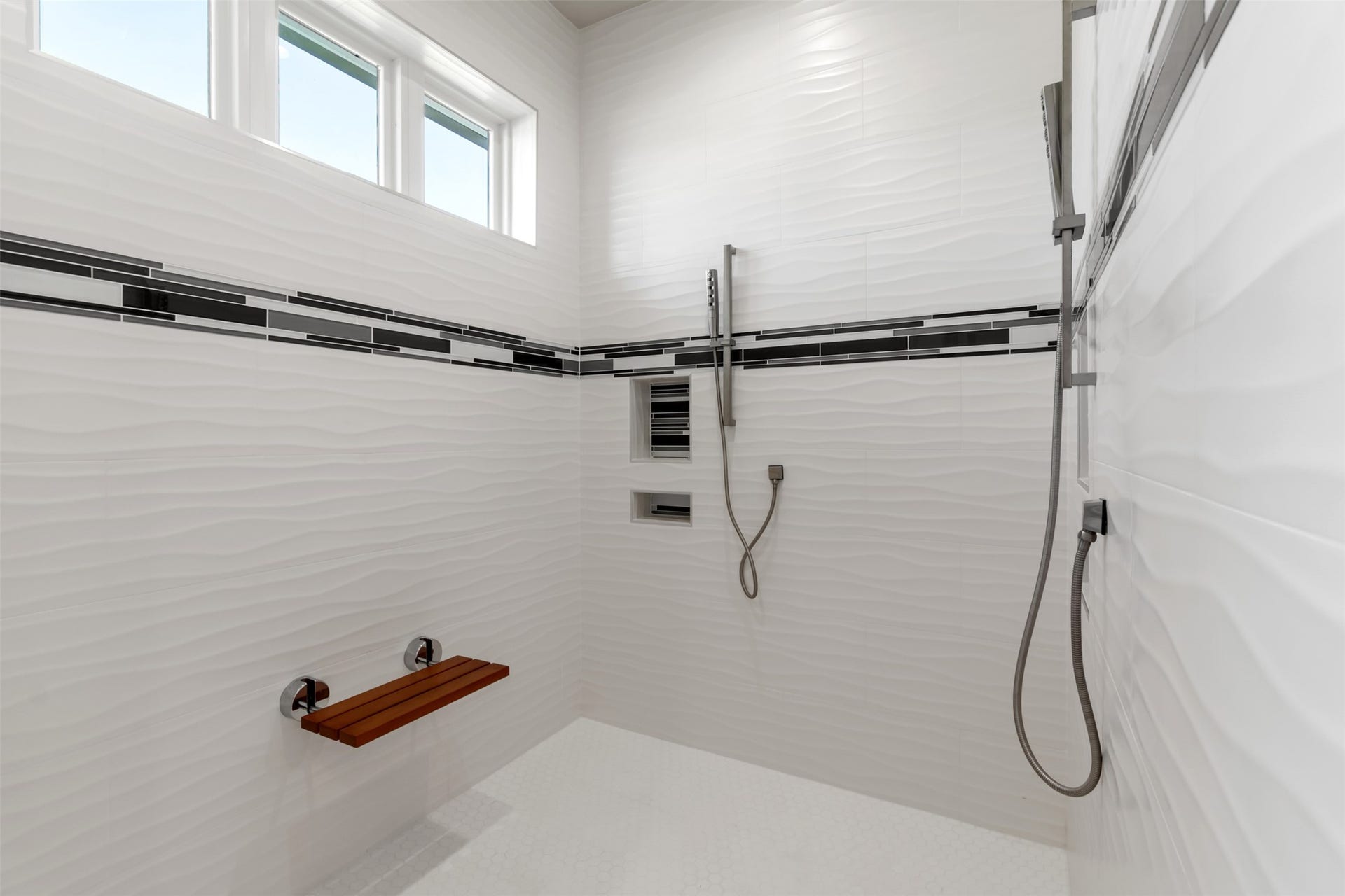 4712 Foxglove Court, College Station, TX 77845 Primary Shower